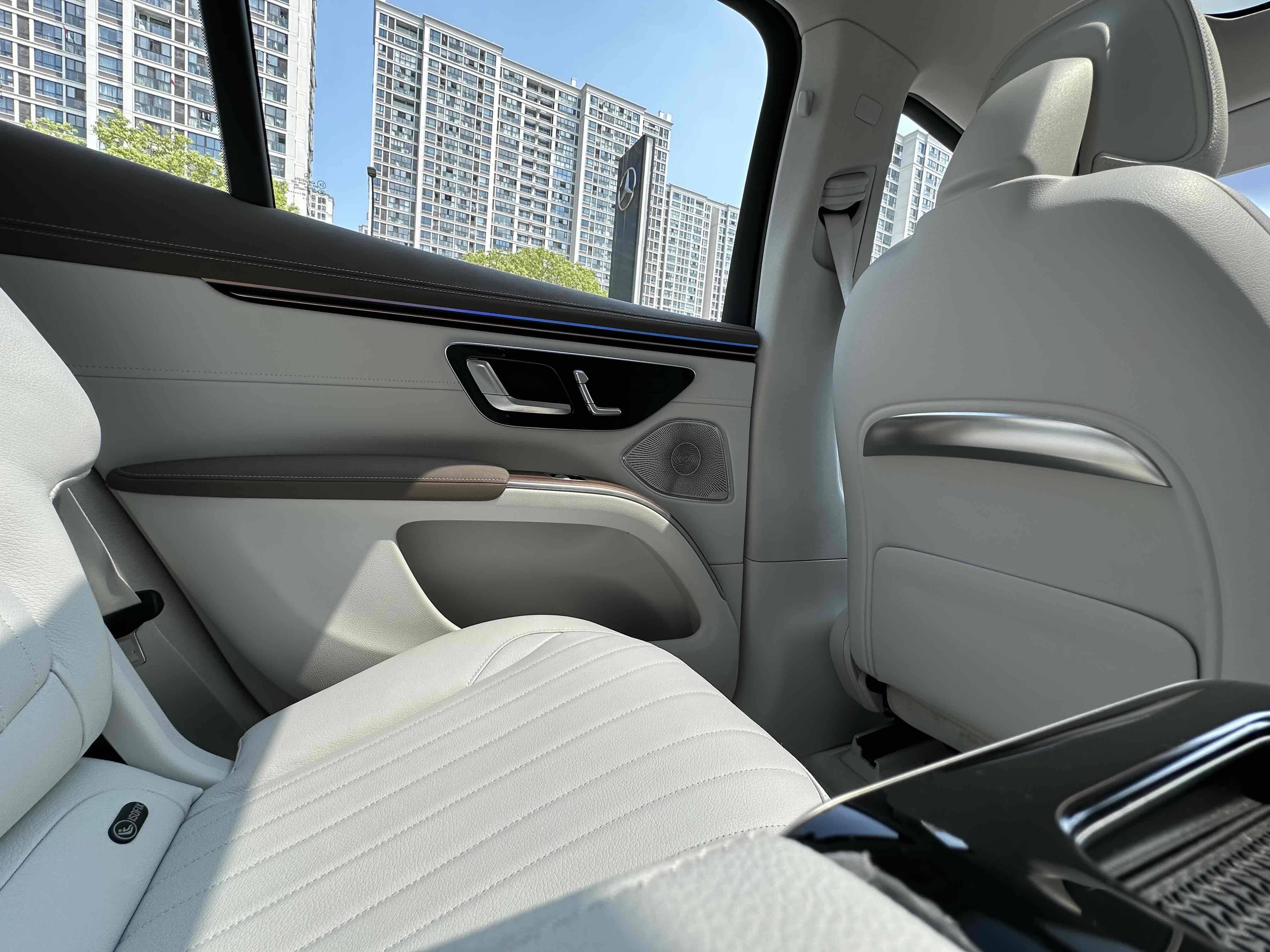 Mercedes-Benz EQS SUV 2023 car image #12