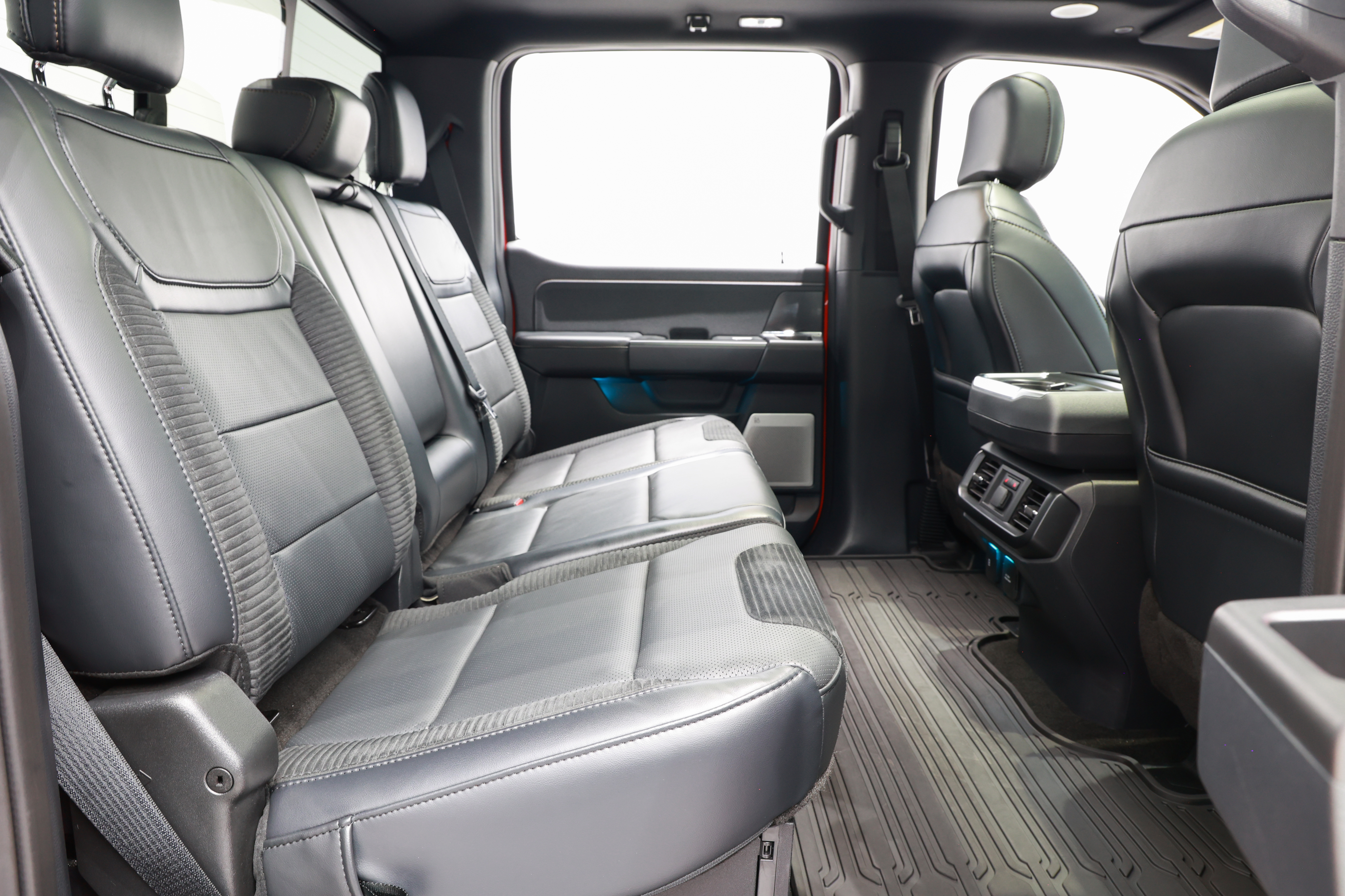 Ford F-150 Raptor 2023 car image #12