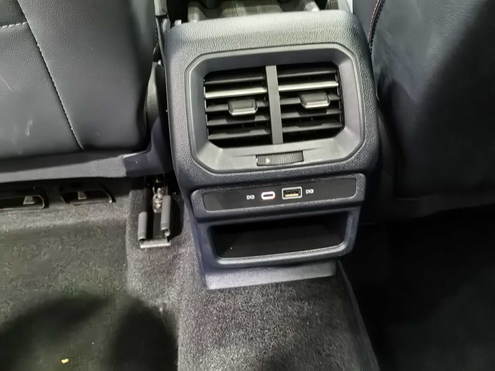 Volkswagen Tharu 2023 car image #12