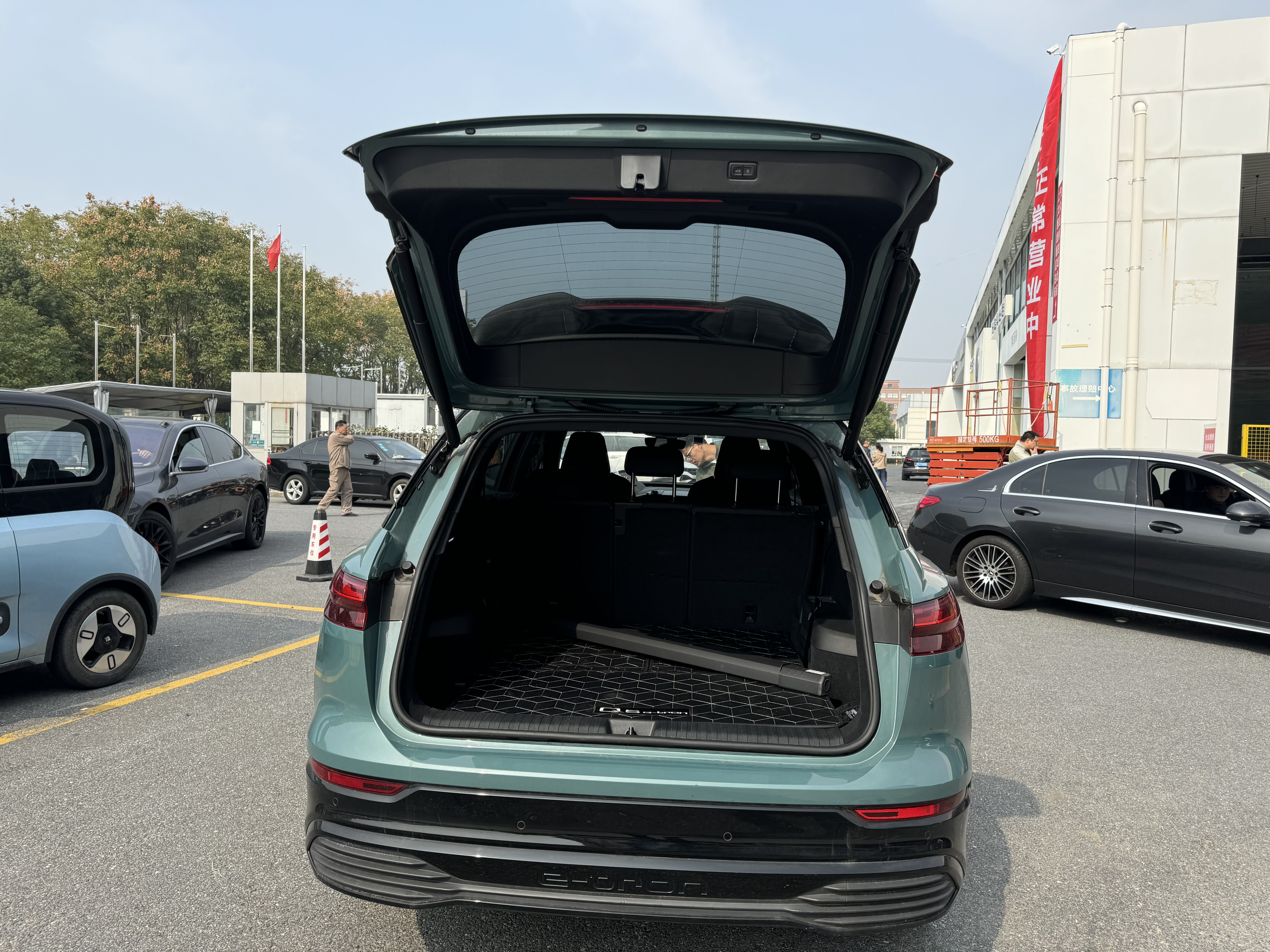 Audi Q5 e-tron 2023 immagine di auto #12