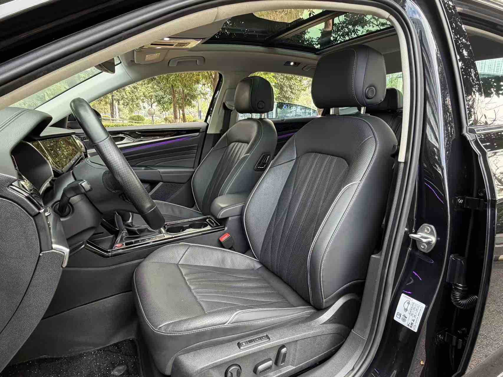 Volkswagen Passat 2023 car image #12