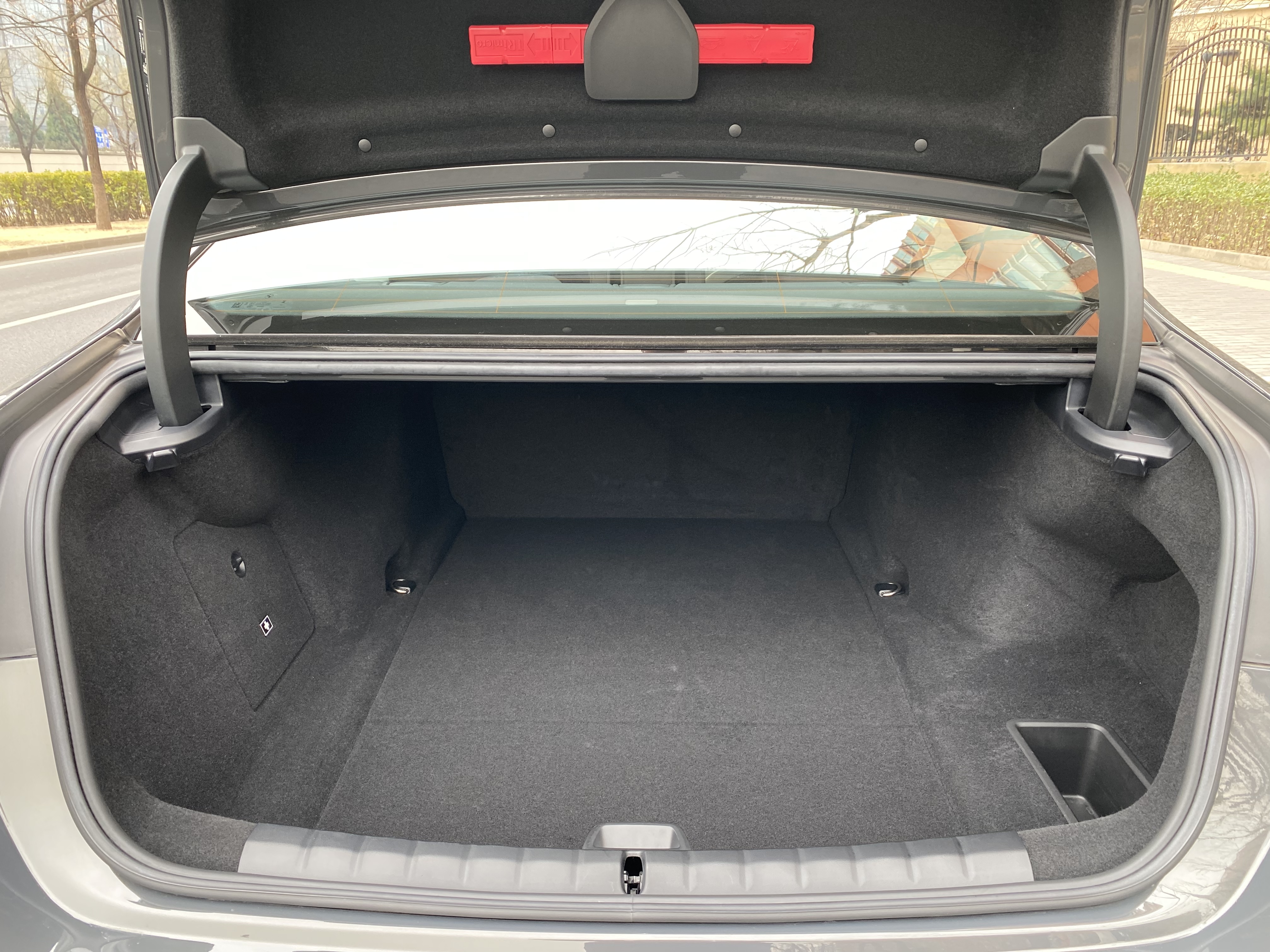 BMW i7 2023 car image #12