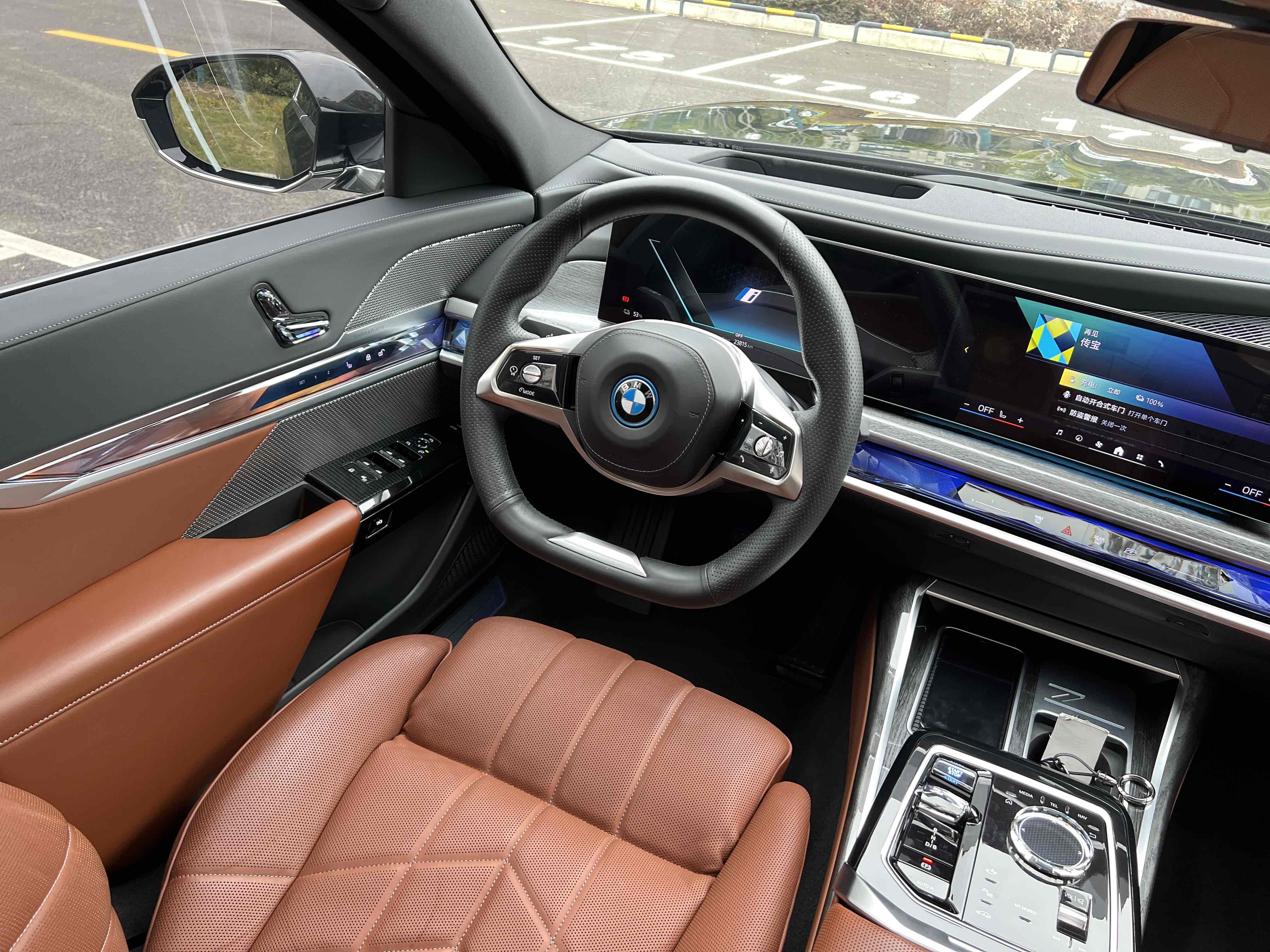 BMW i7 M70L 2024 car image #12