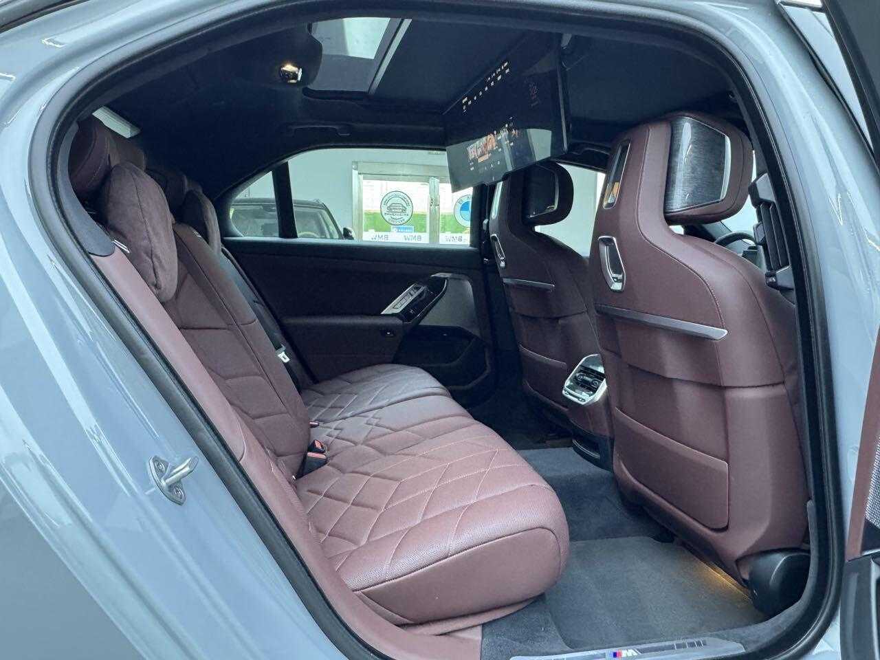 BMW i7 2024 изображение автомобиля #12