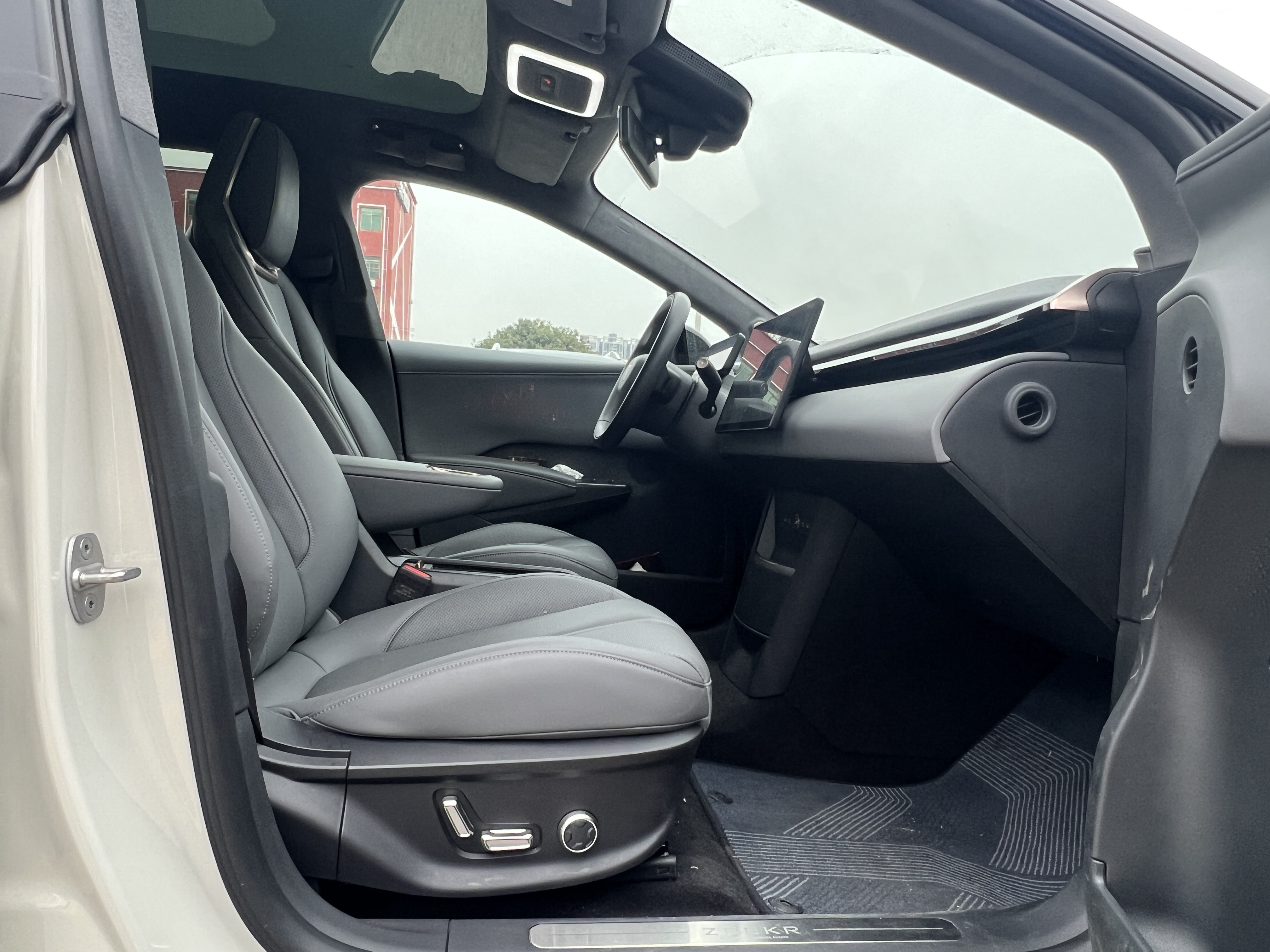 Zeekr X 2023 car image #12
