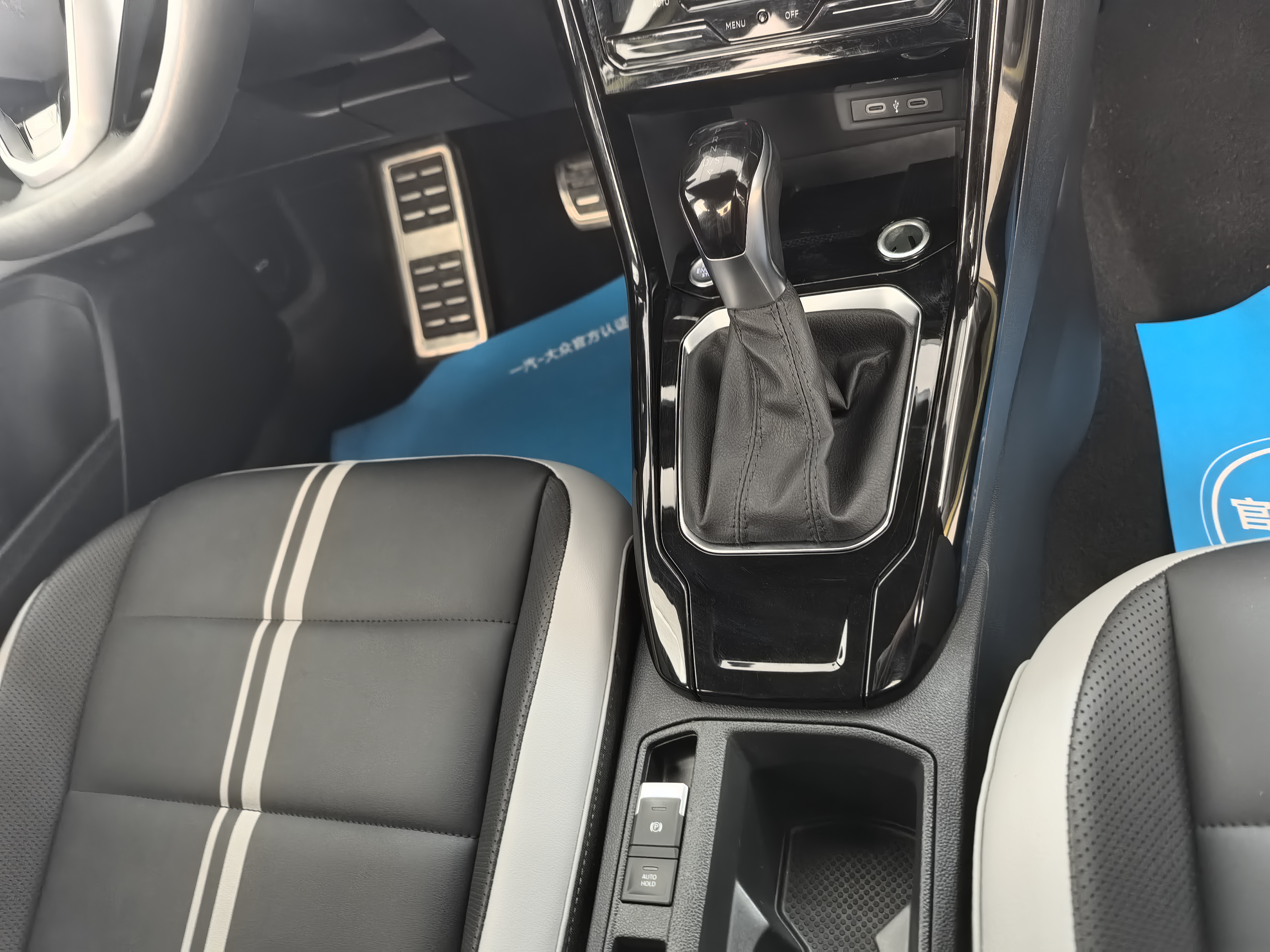 T-Roc 2023 car image #12