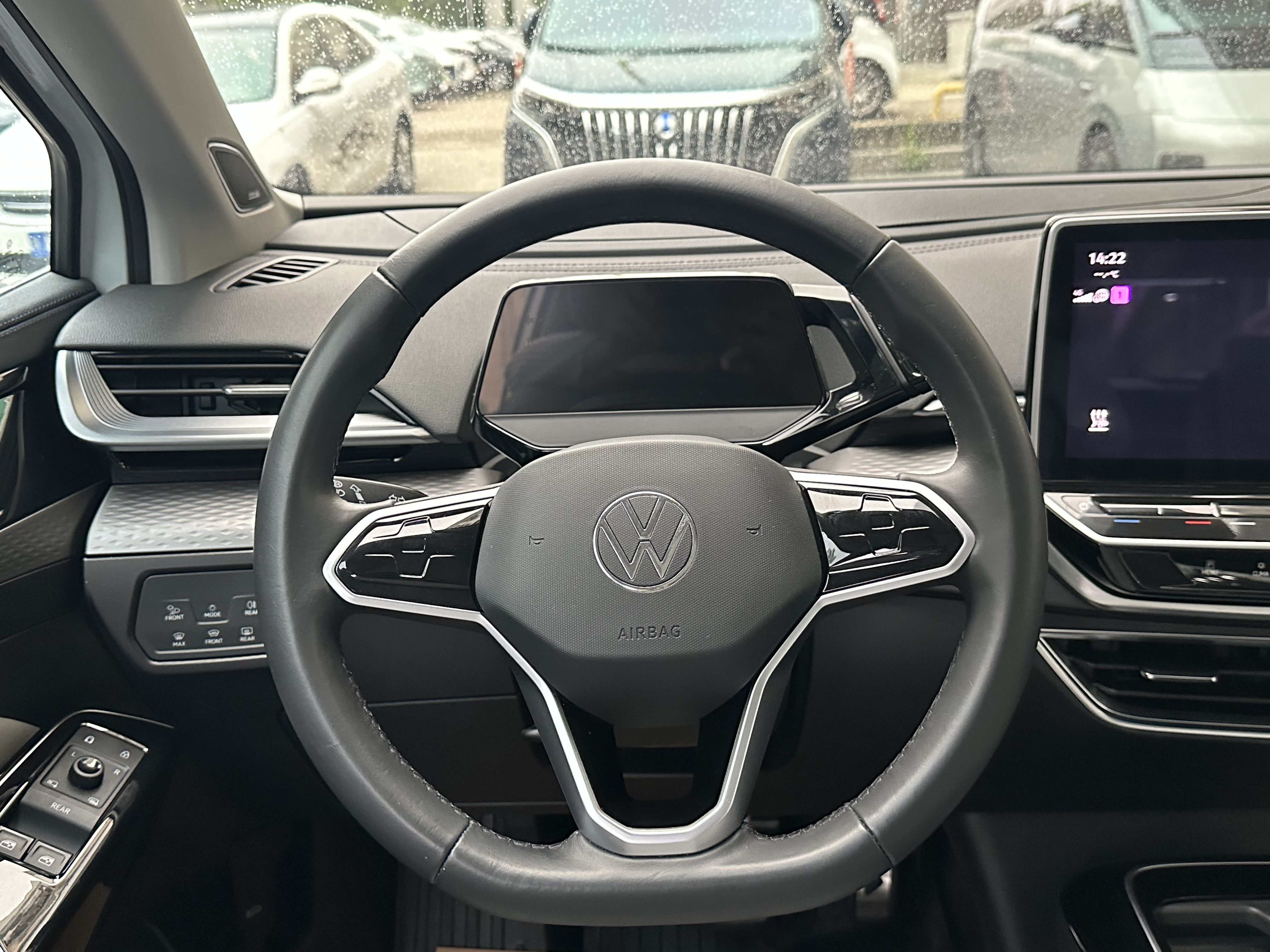 Volkswagen ID.6 X 2024 immagine di auto #12