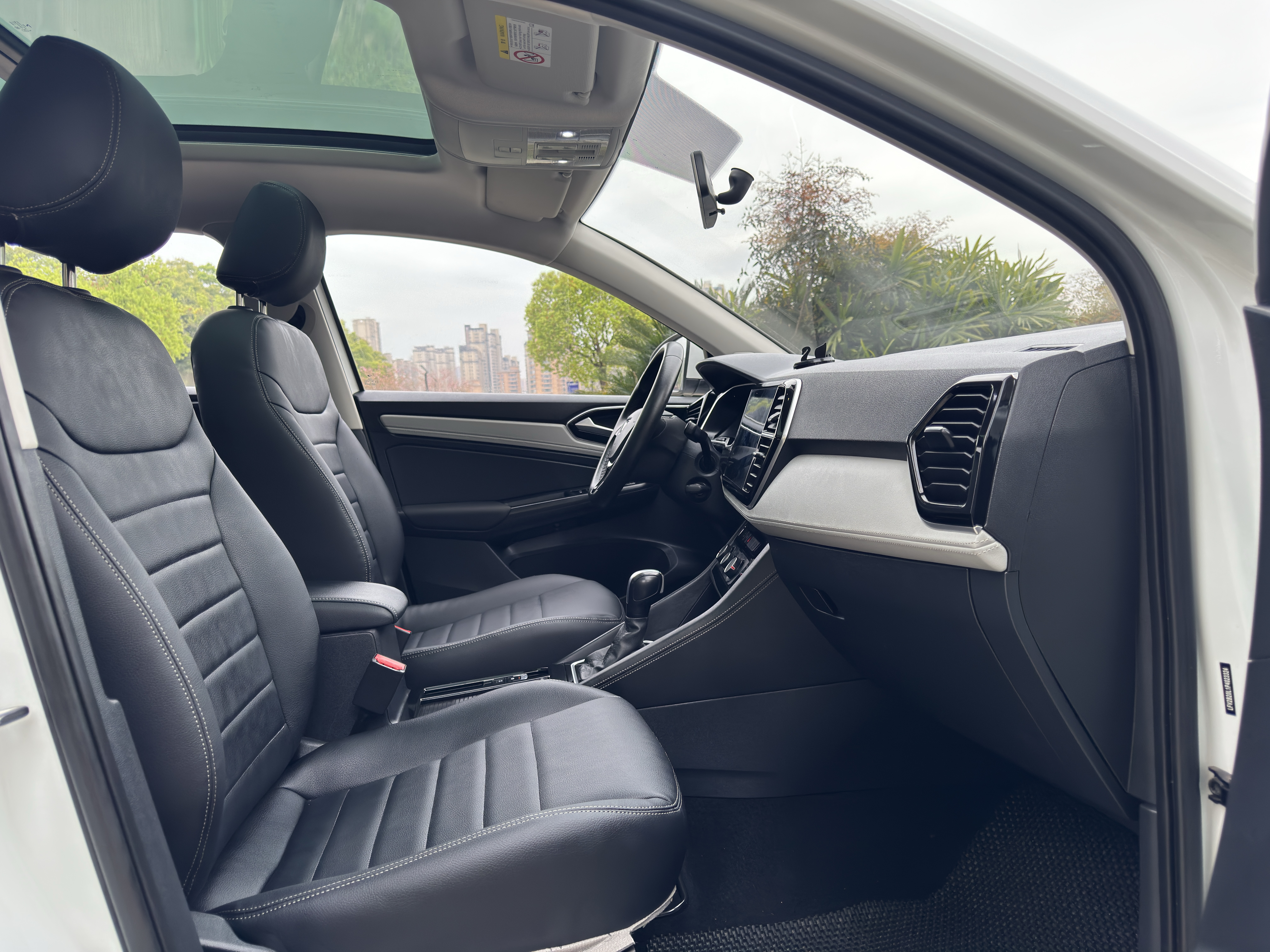 VS5 2023 car image #12