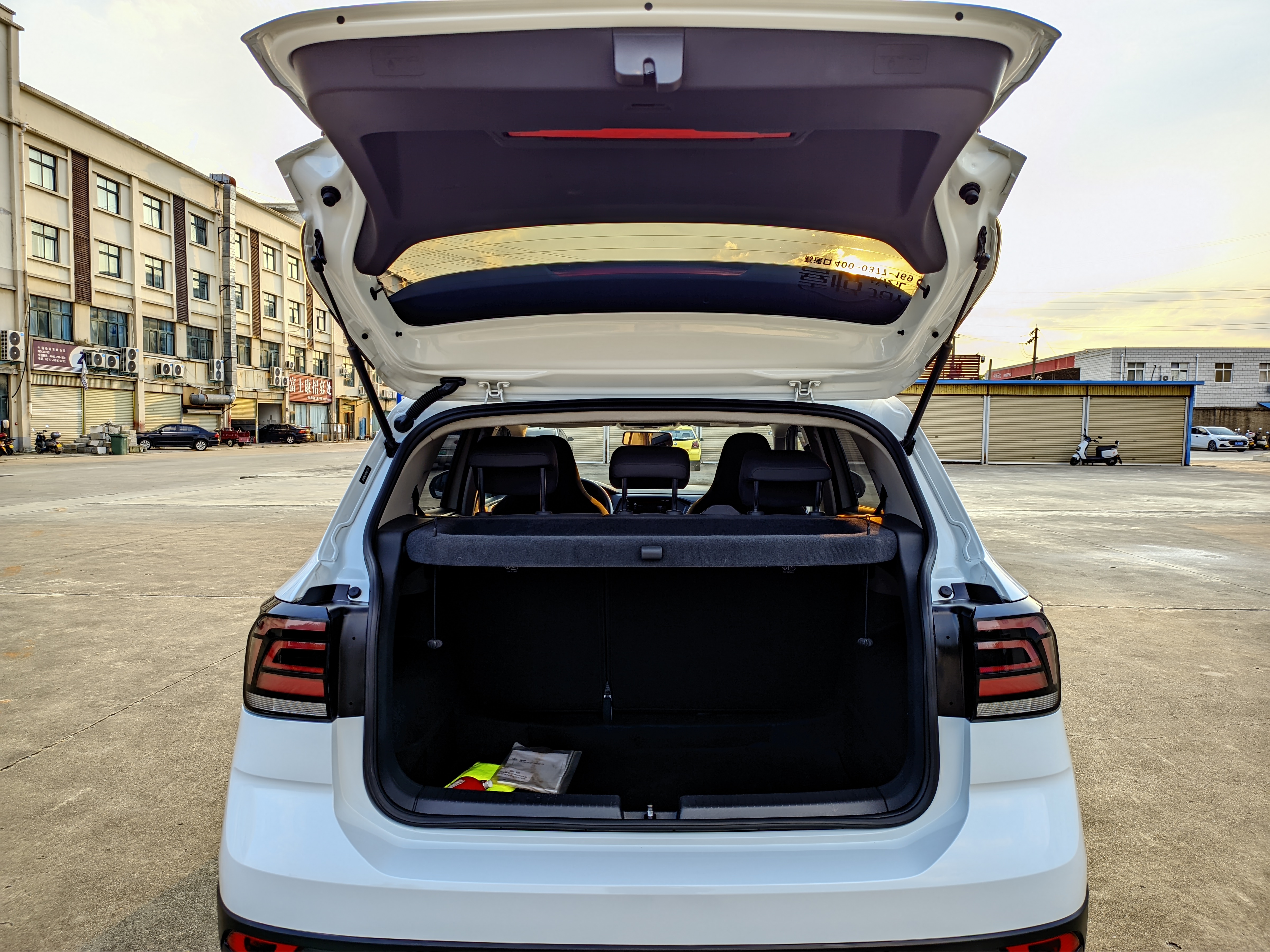 Volkswagen T-Cross 2023 car image #12