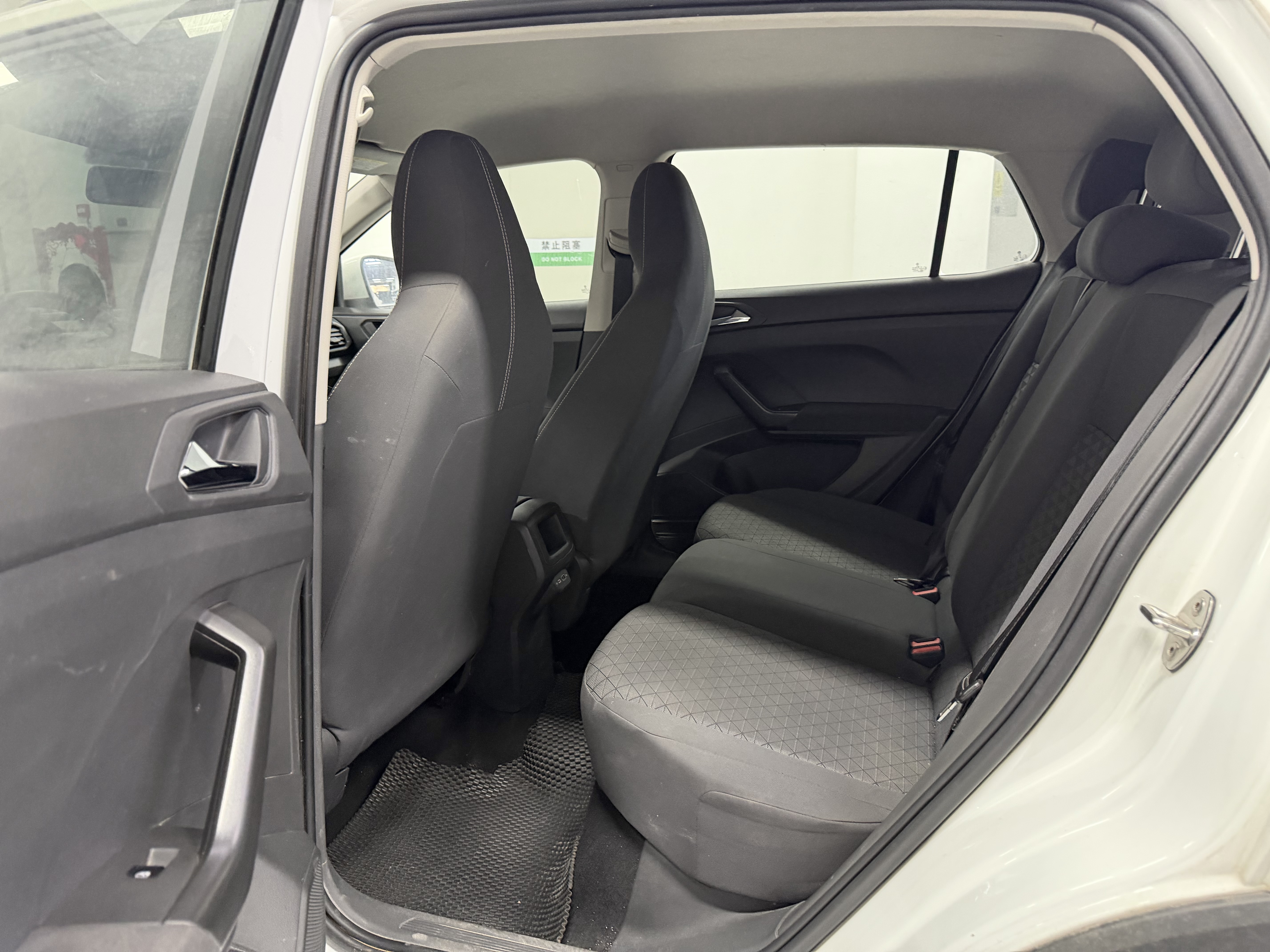 Volkswagen T-Cross 2024 car image #12