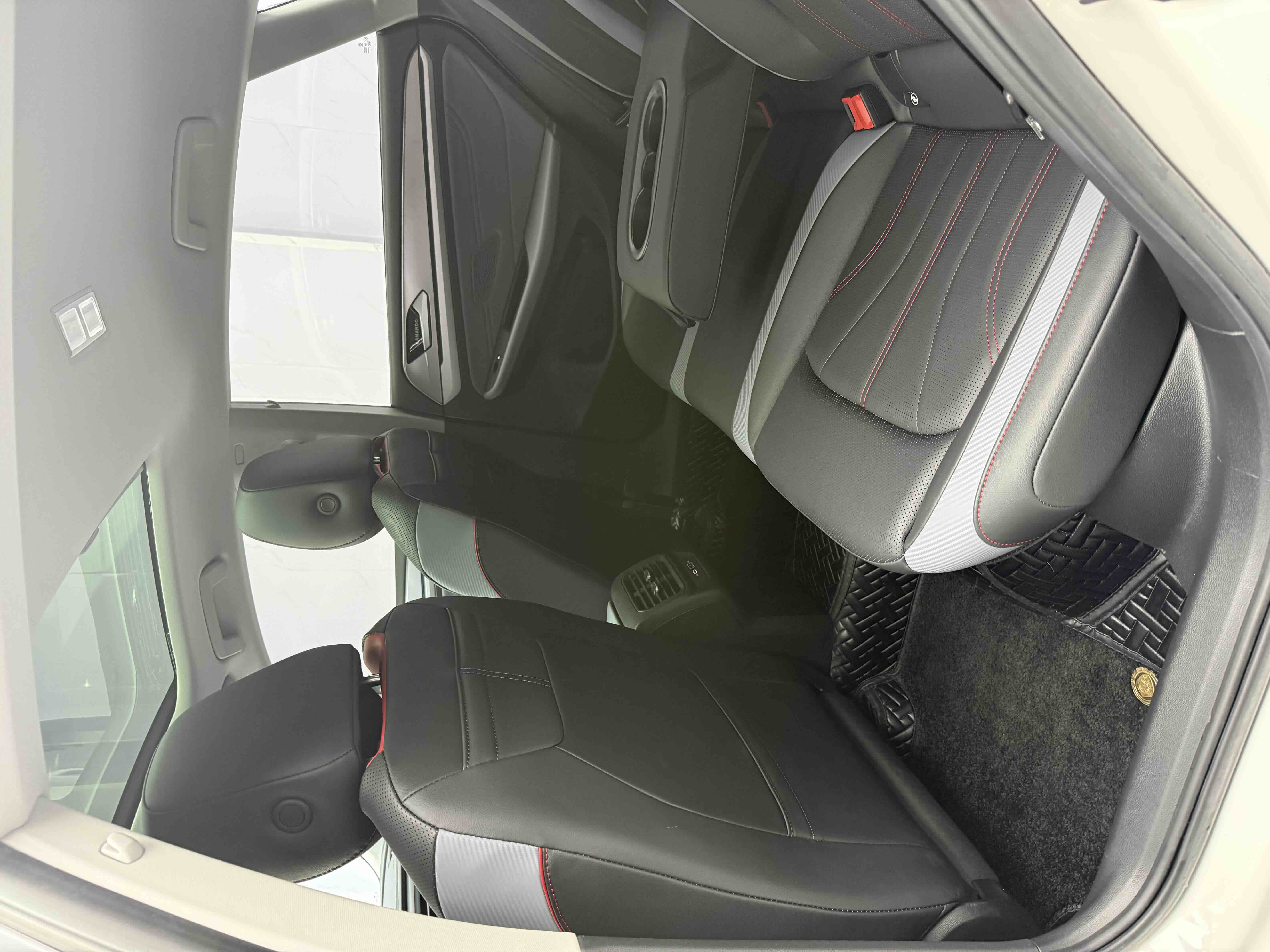 Volkswagen Lamando 2023 car image #12