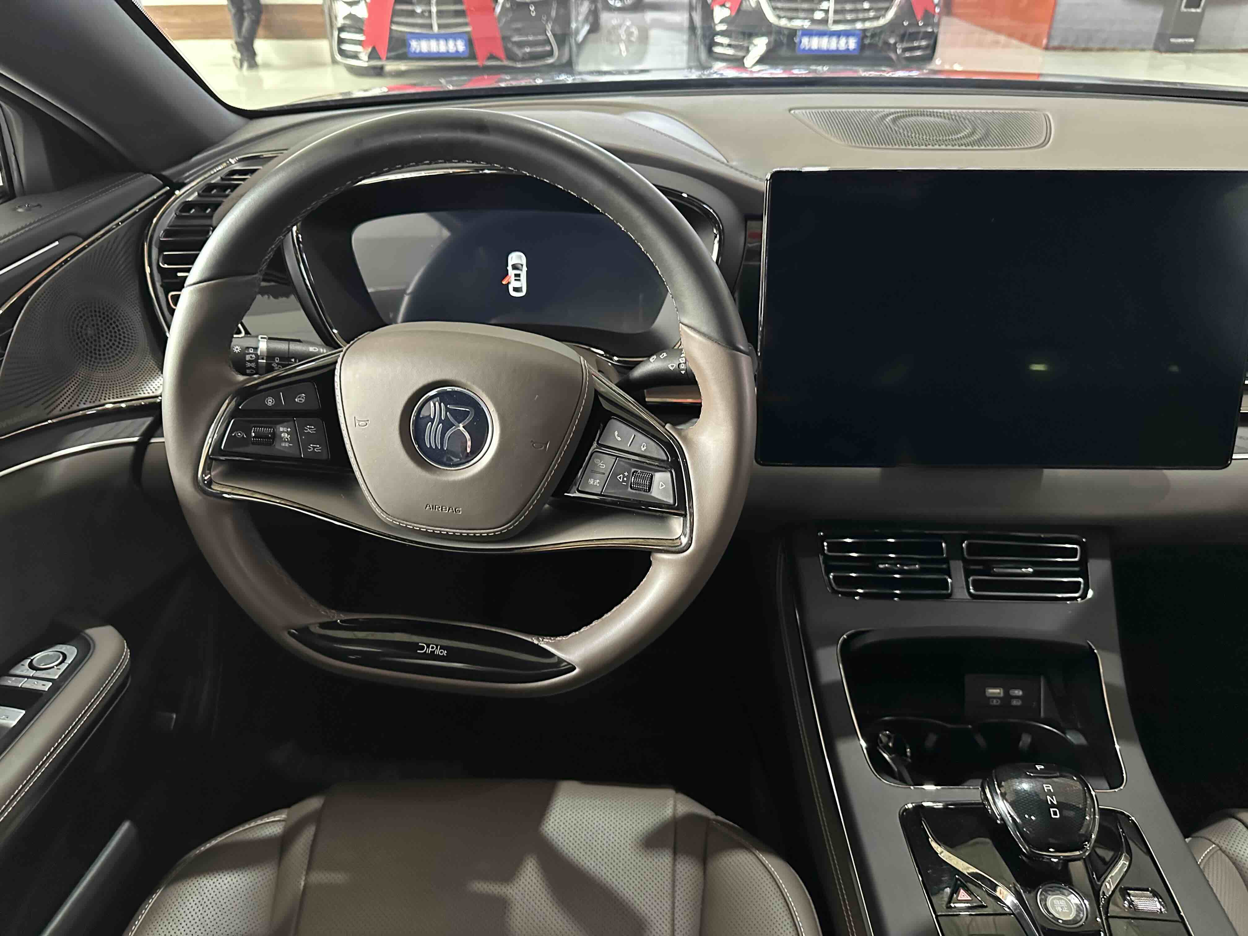 BYD Han 2023 car image #12