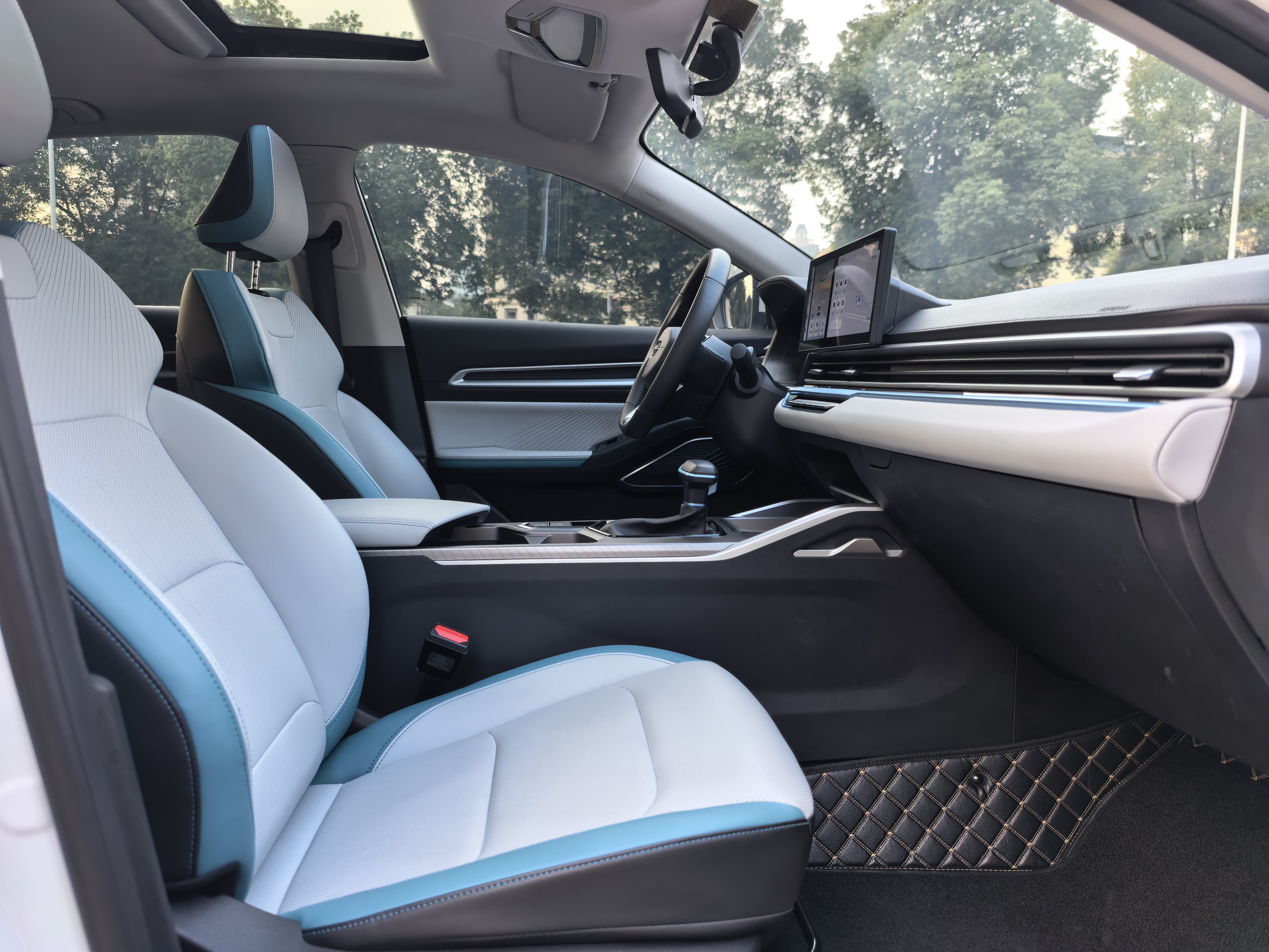GEELY Emgrand 2023 car image #12