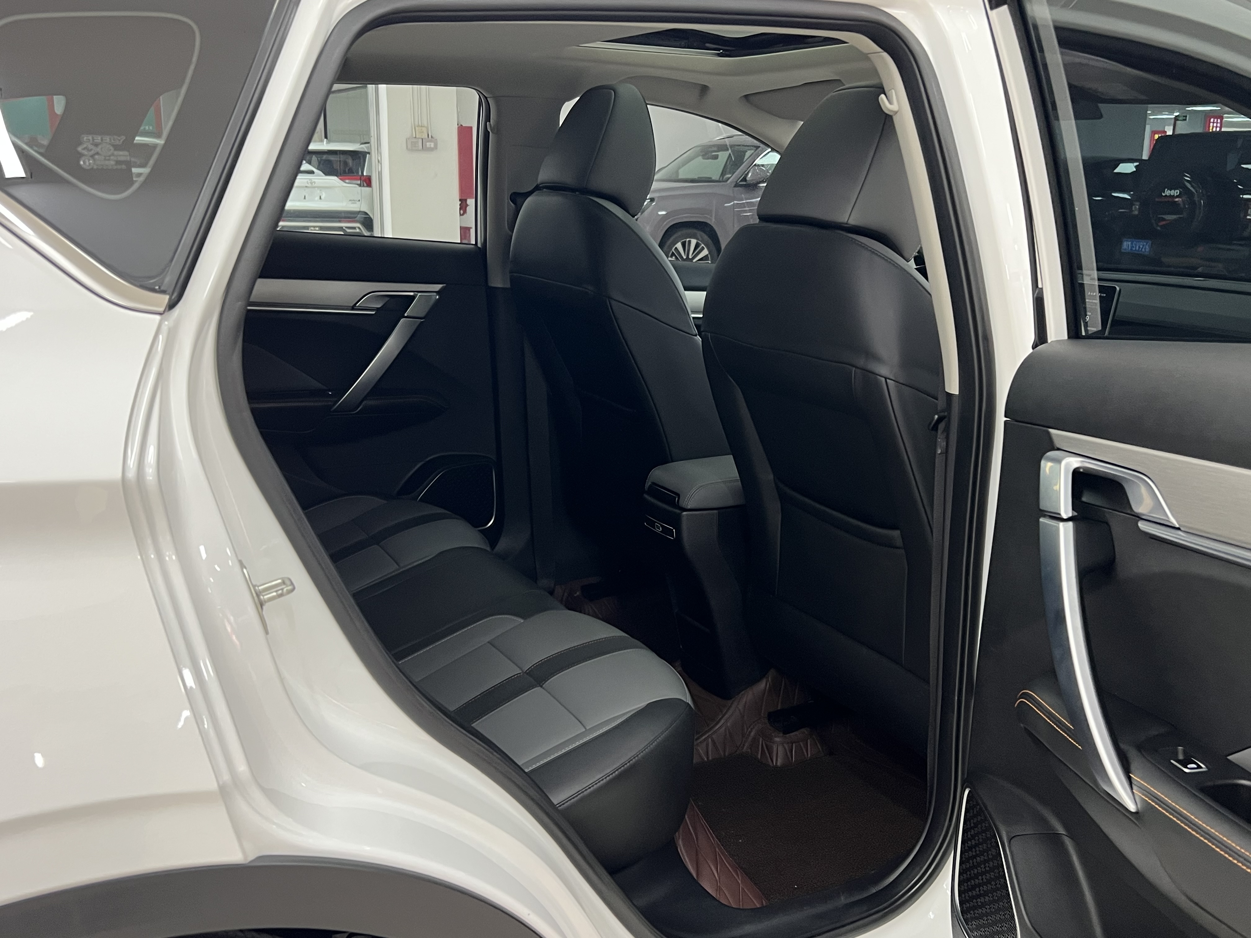 GEELY Coolray 2024 car image #12