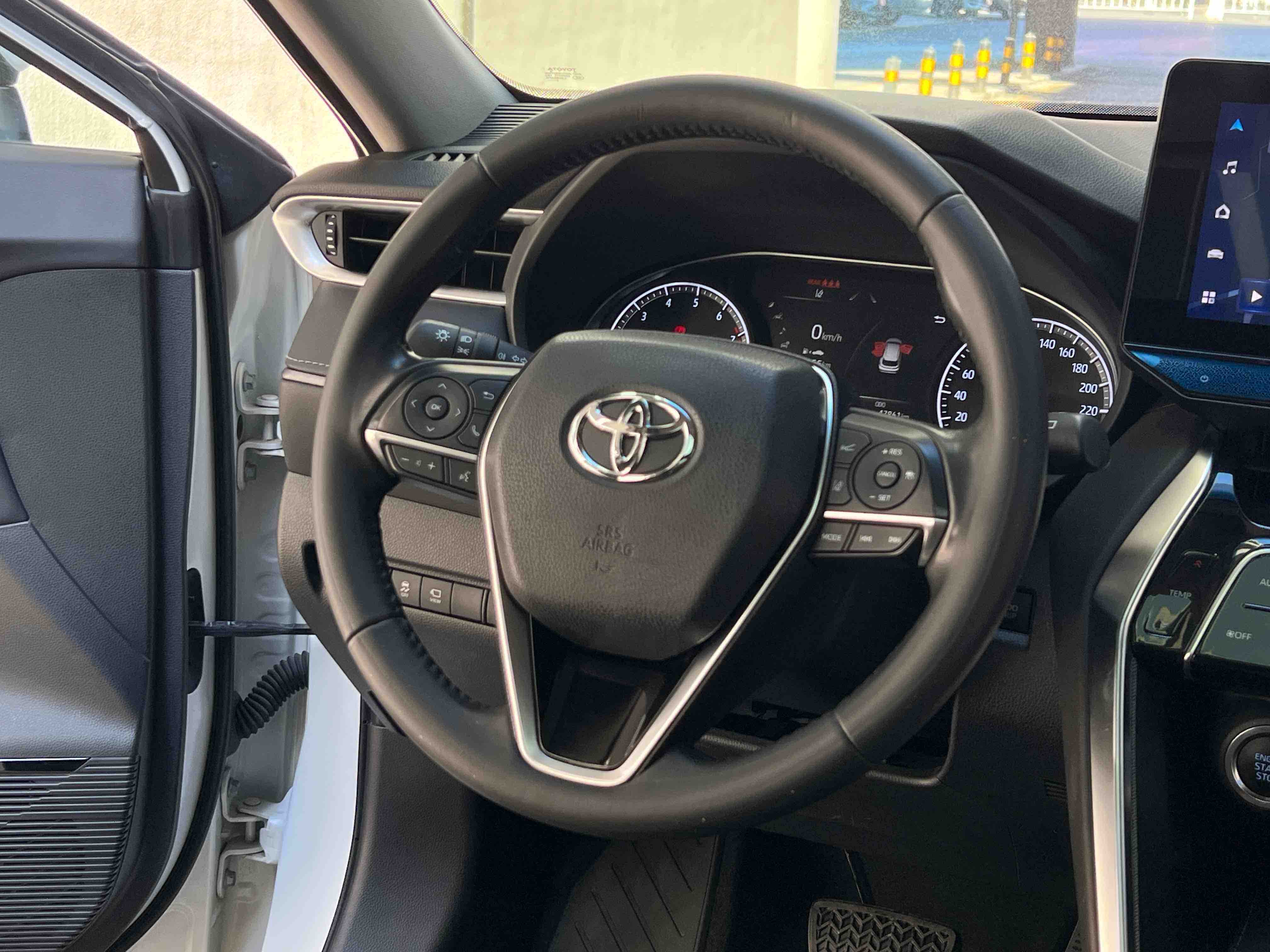 Toyota Harrier 2023 car image #12