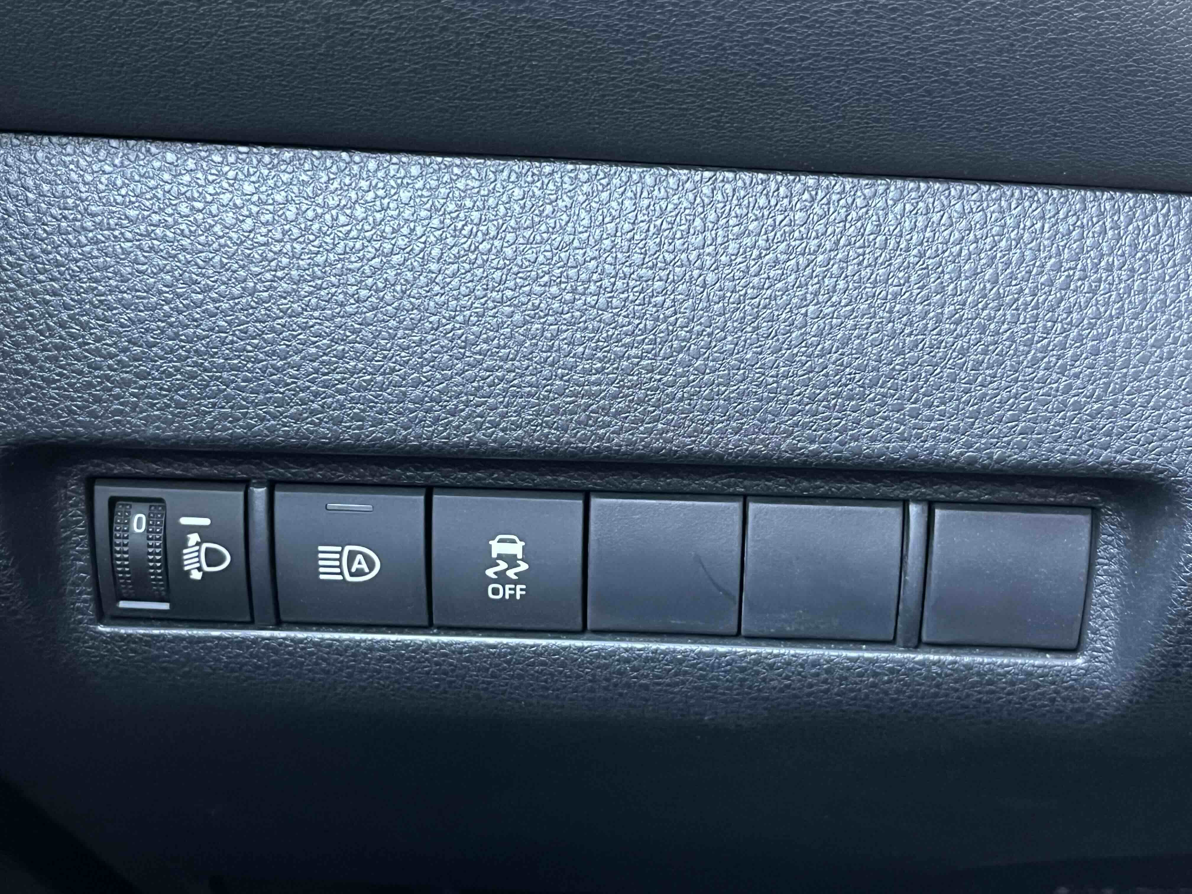 Toyota Harrier 2023 immagine di auto #12