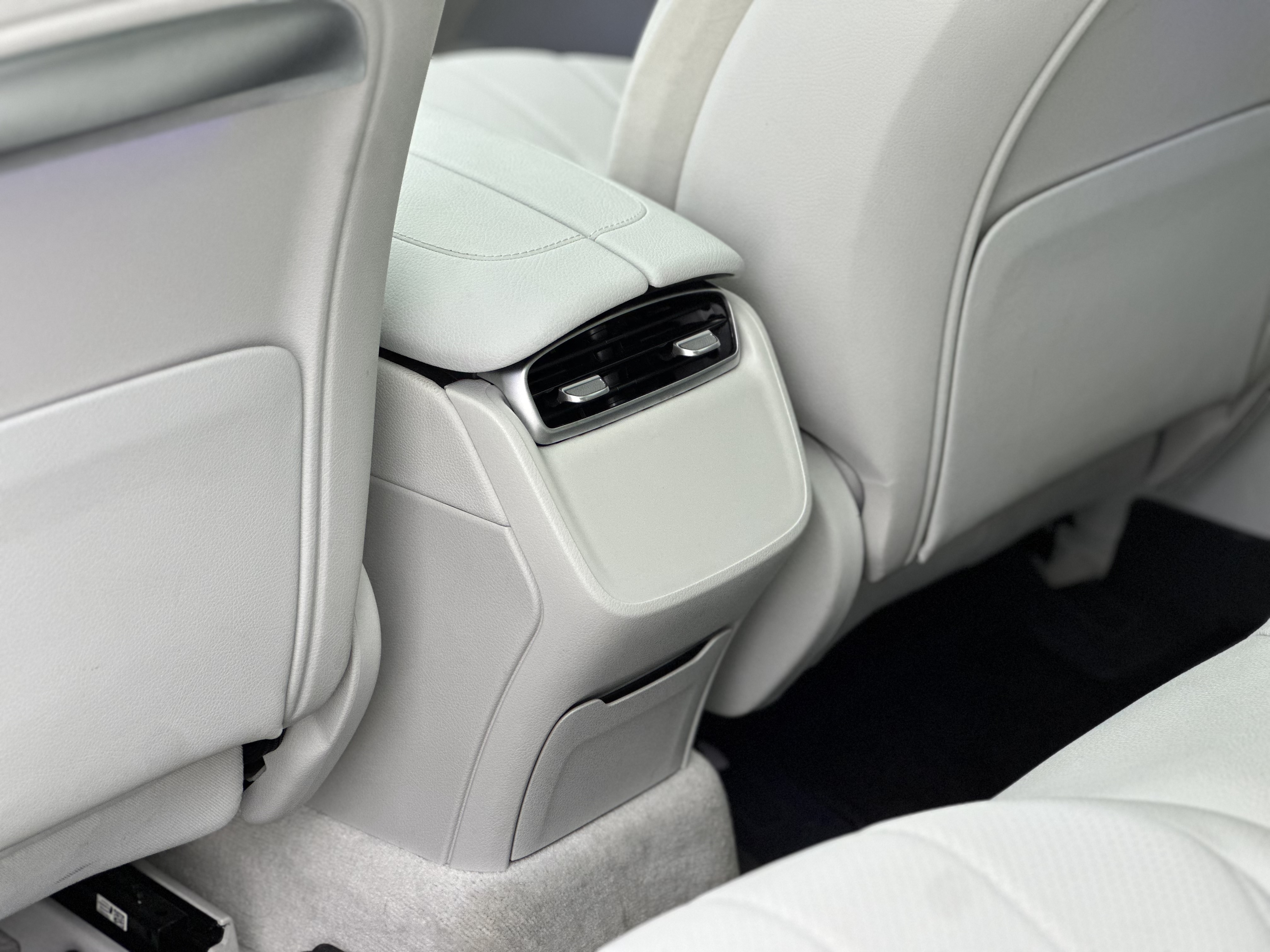 Mercedes-Benz EQE SUV 2025 #12 Mercedes-Benz EQE SUV 2025 car image #12