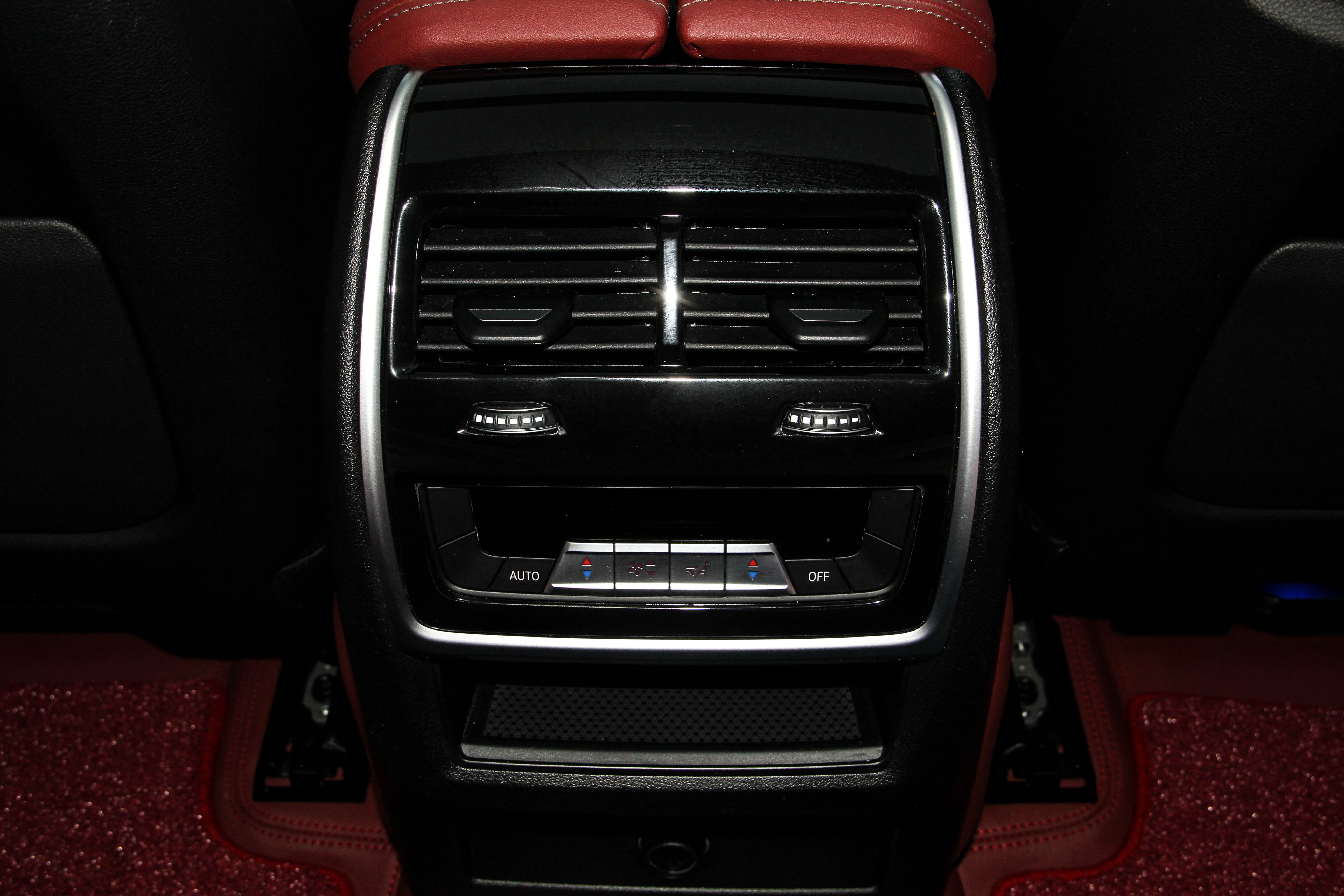 BMW X6 2025 car image #12