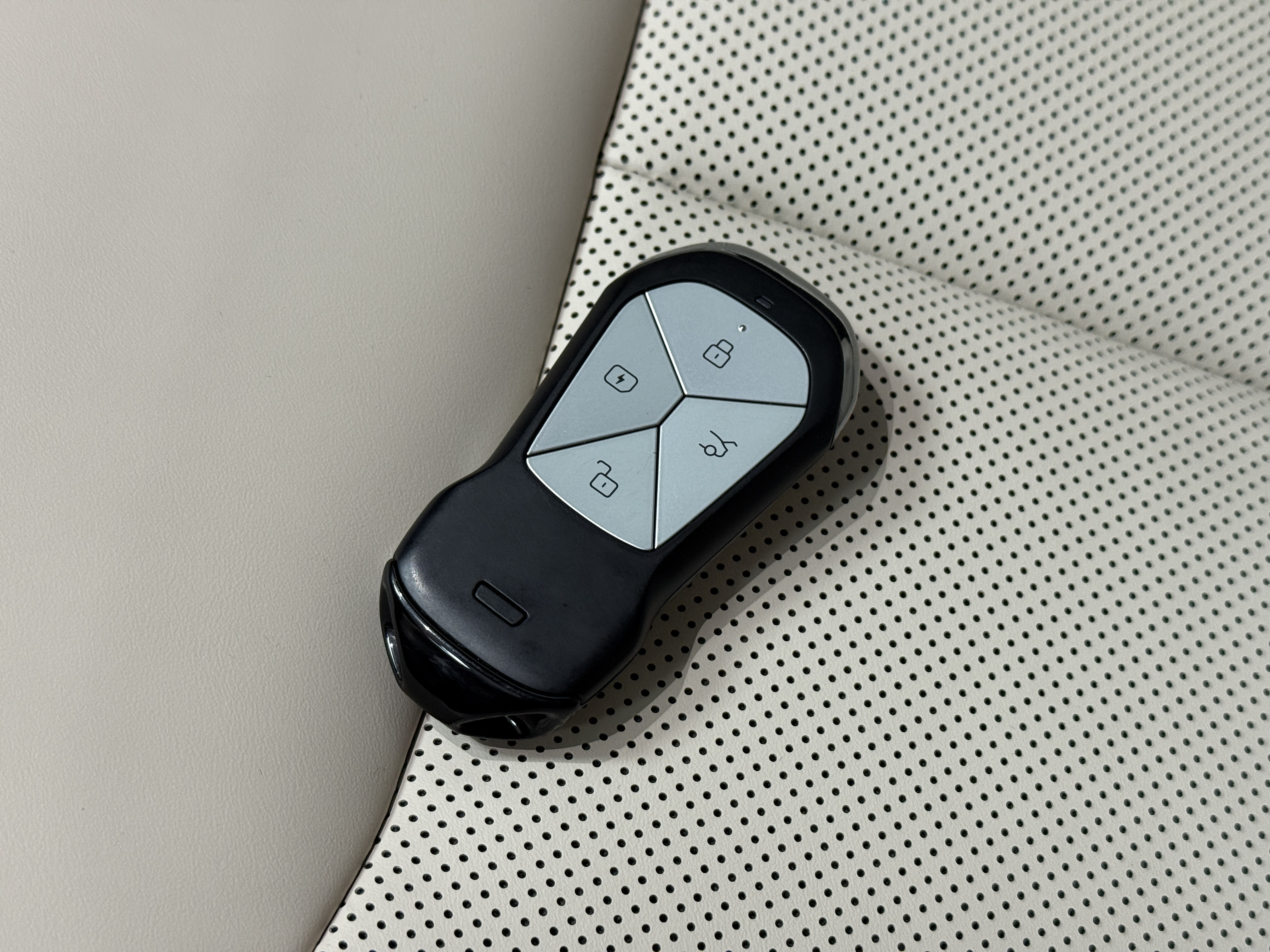 Xpeng G6 2024 صورة سيارة #12