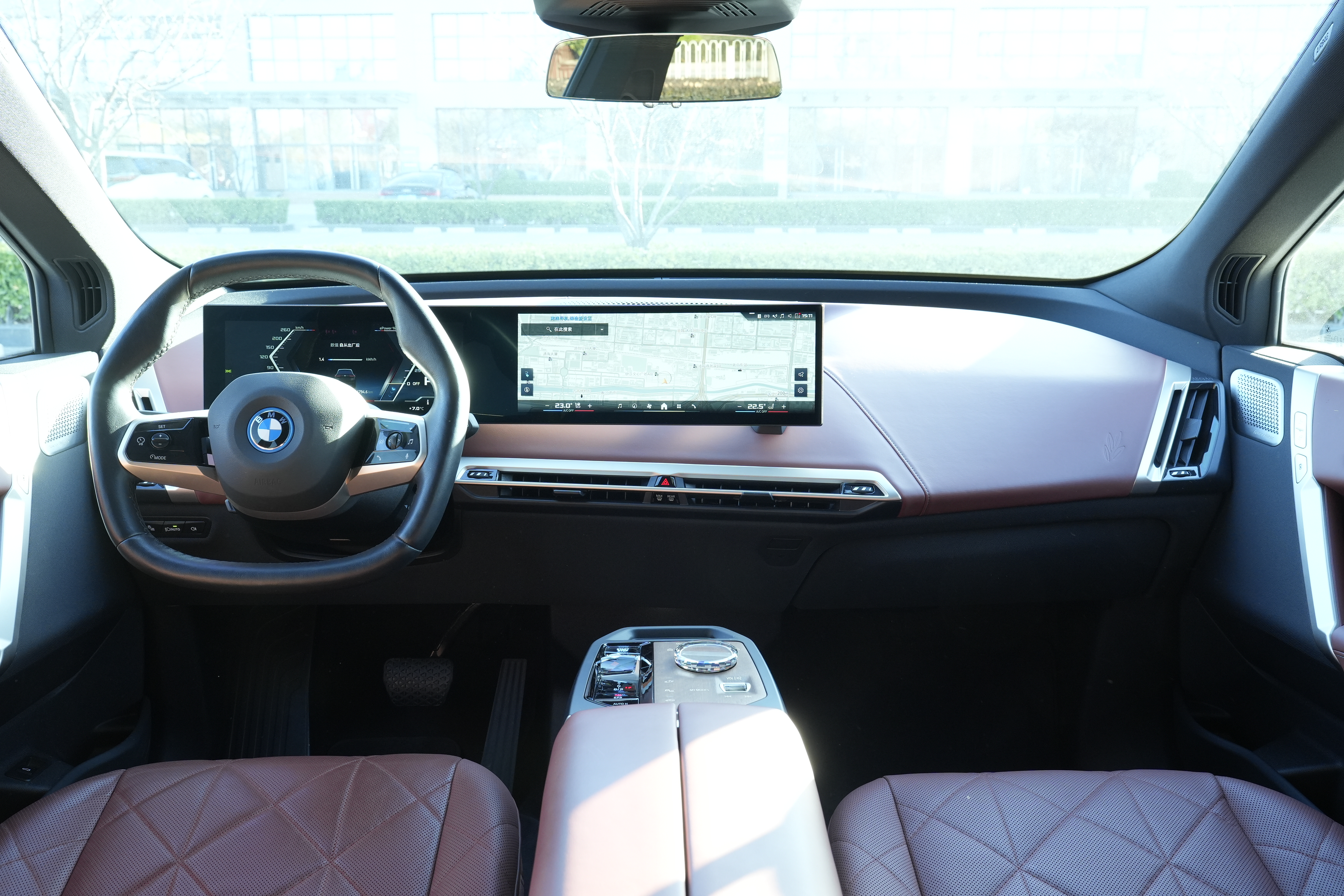 BMW iX M60 2025 car image #12