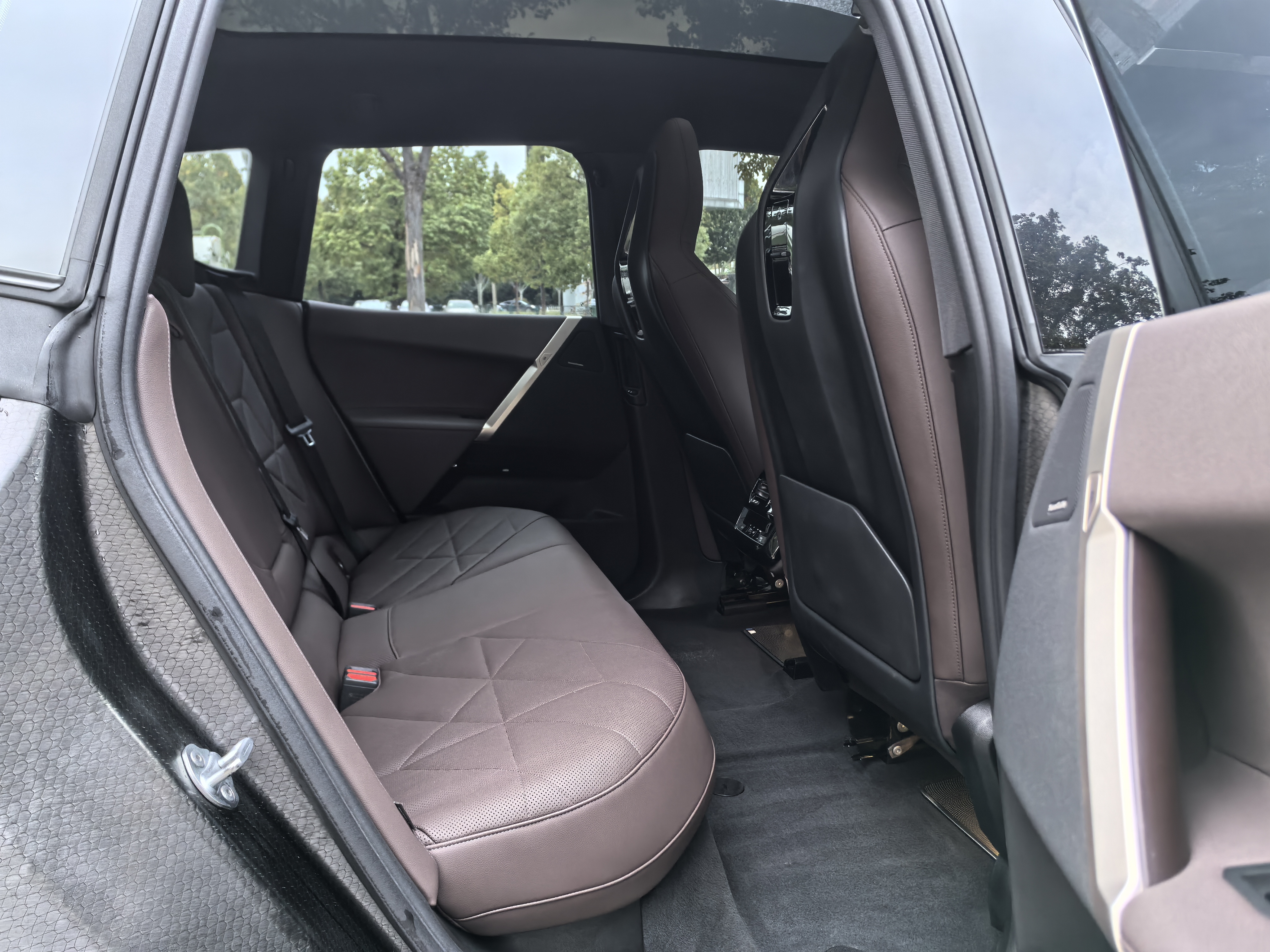 BMW iX 2023 immagine di auto #12