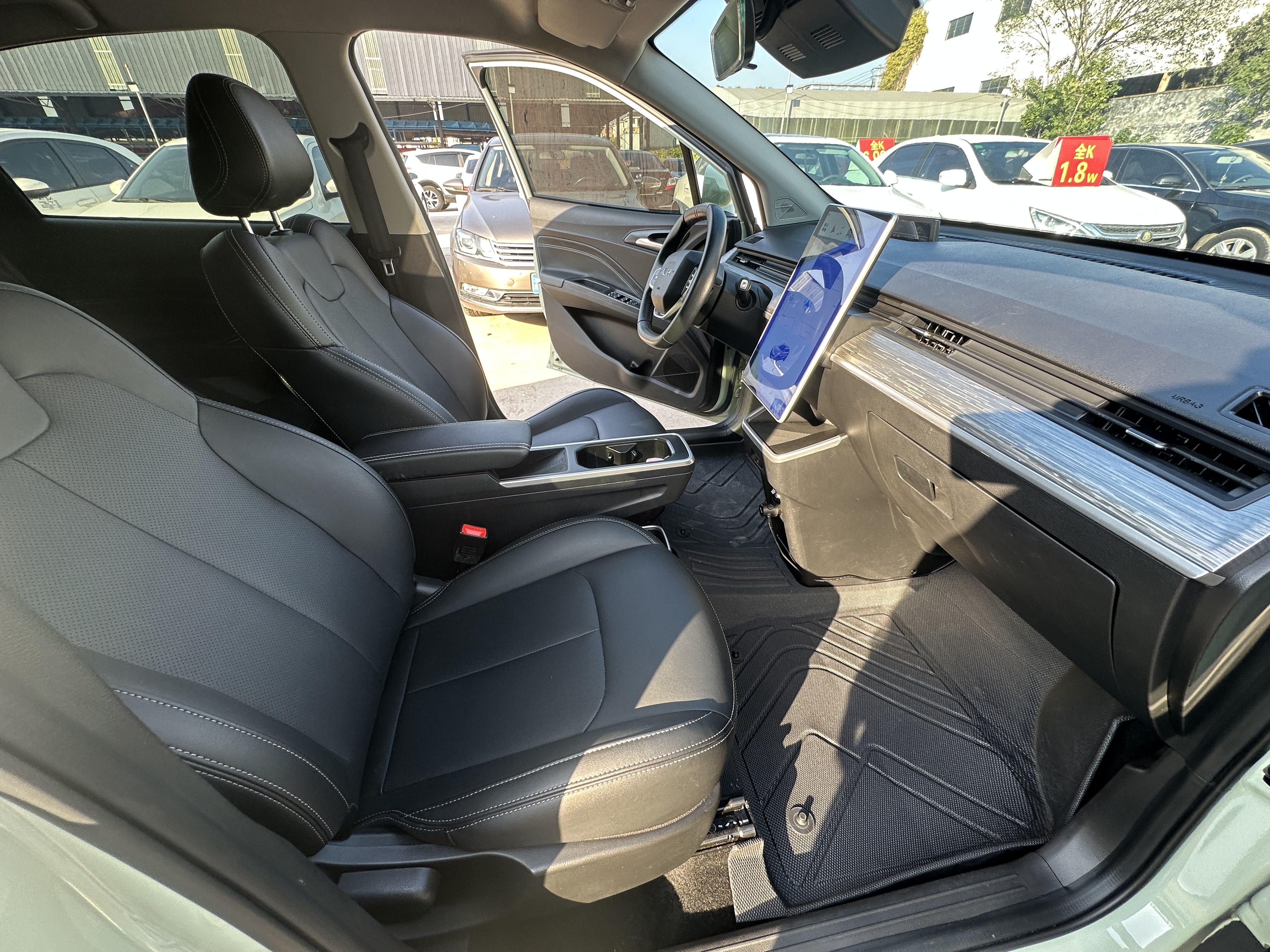 哪吒汽车 哪吒AYA 2023 汽车图片 #12