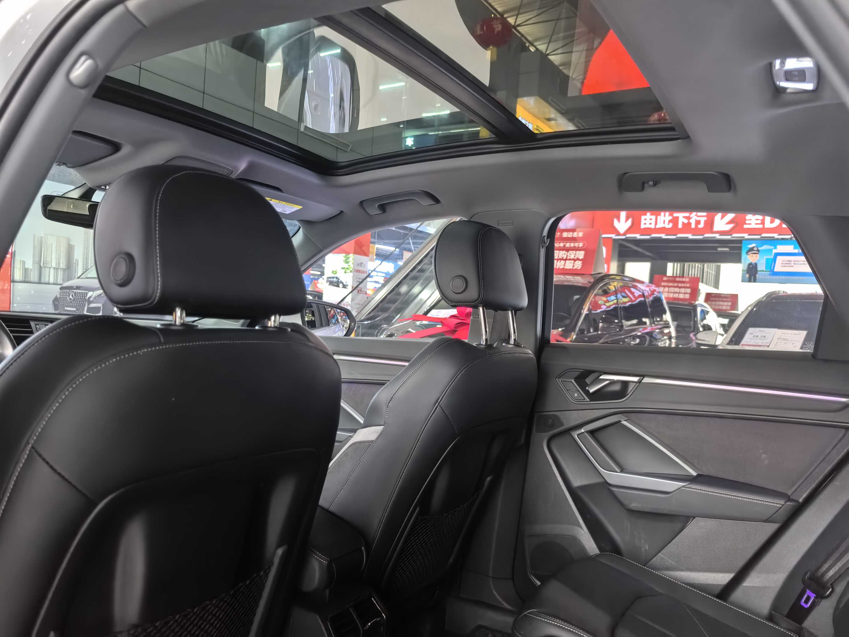 Audi Q3 2024 car image #12