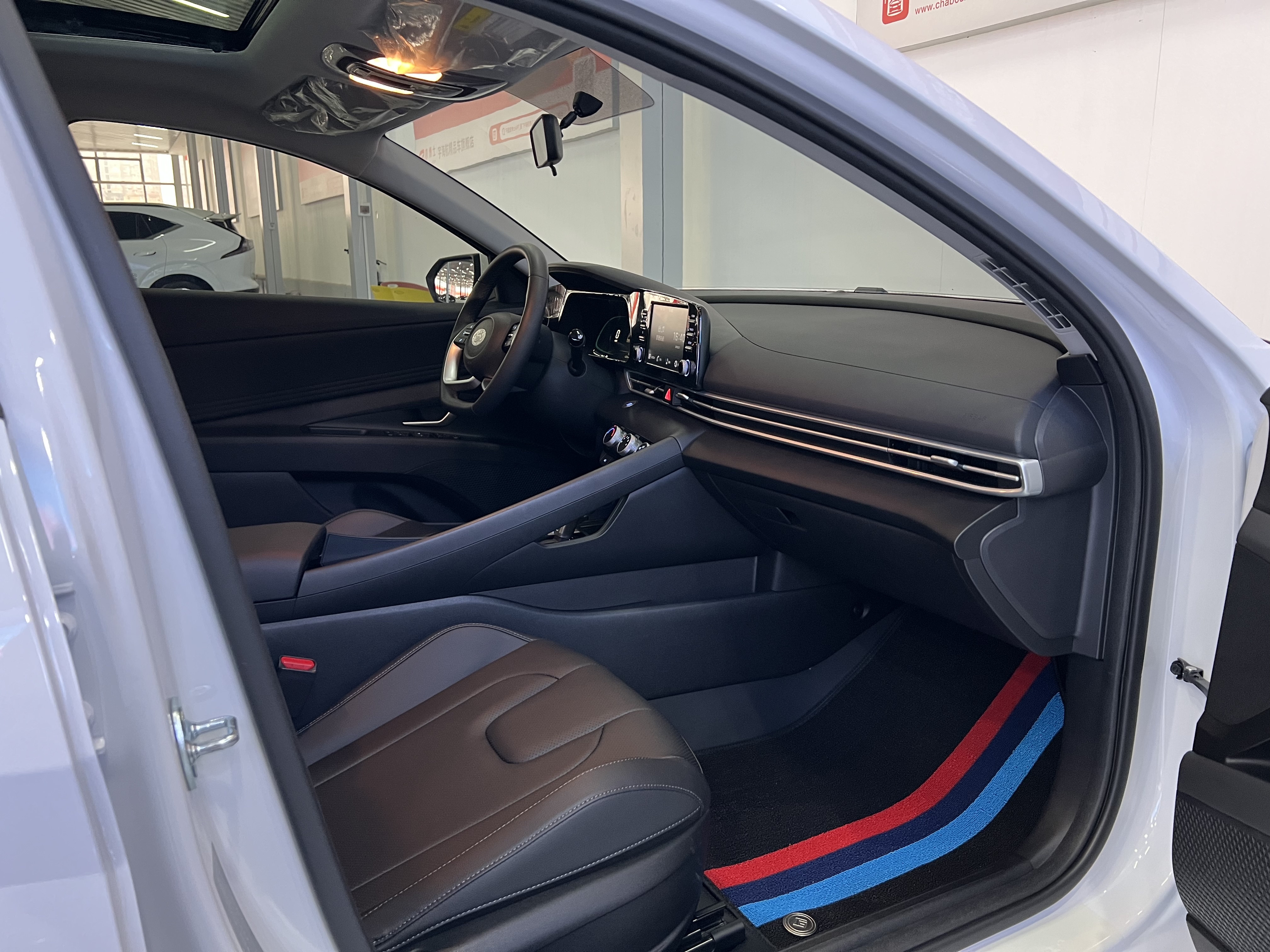 Hyundai Elantra 2024 immagine di auto #12