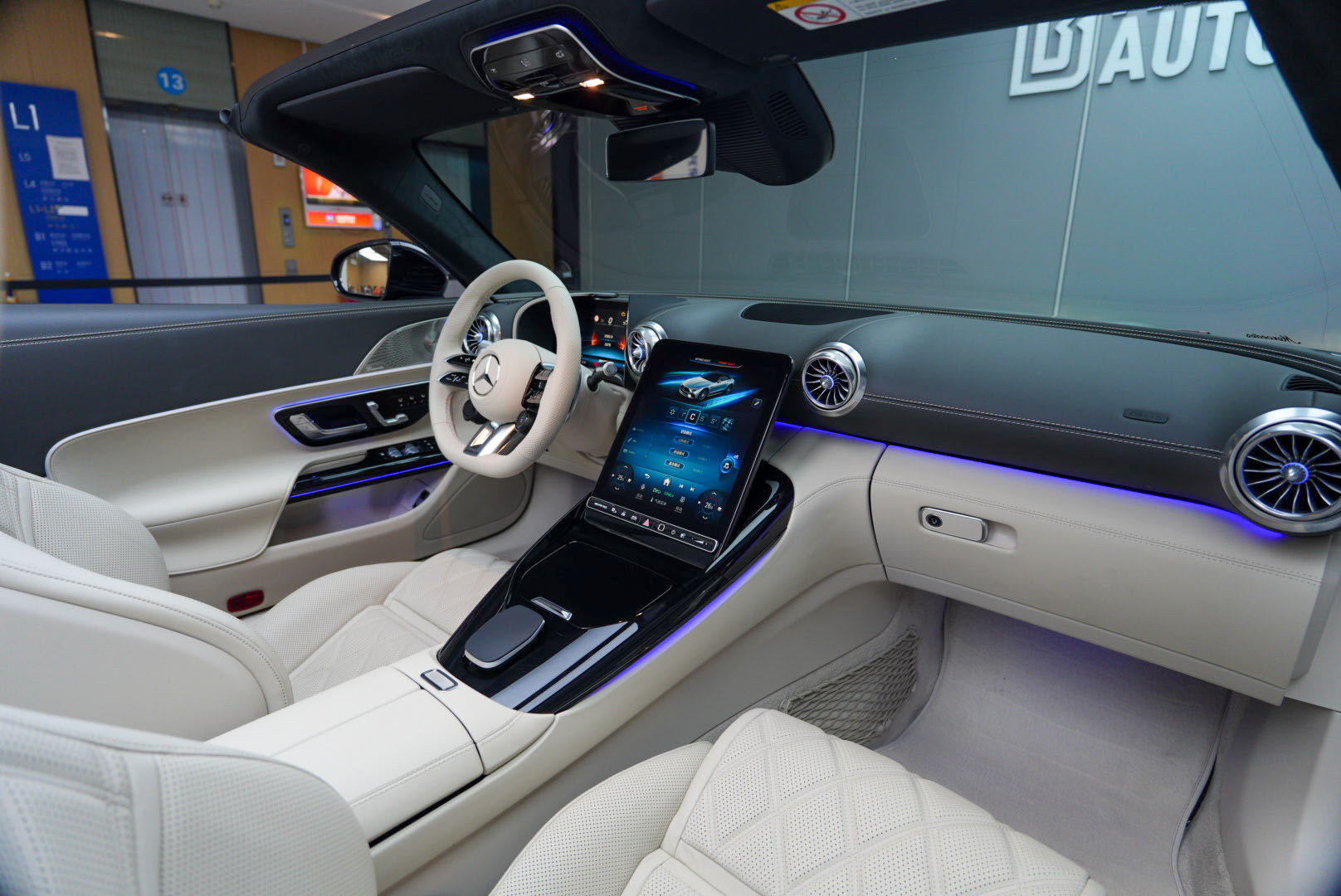 Mercedes-Benz SL Class 2025 immagine di auto #12