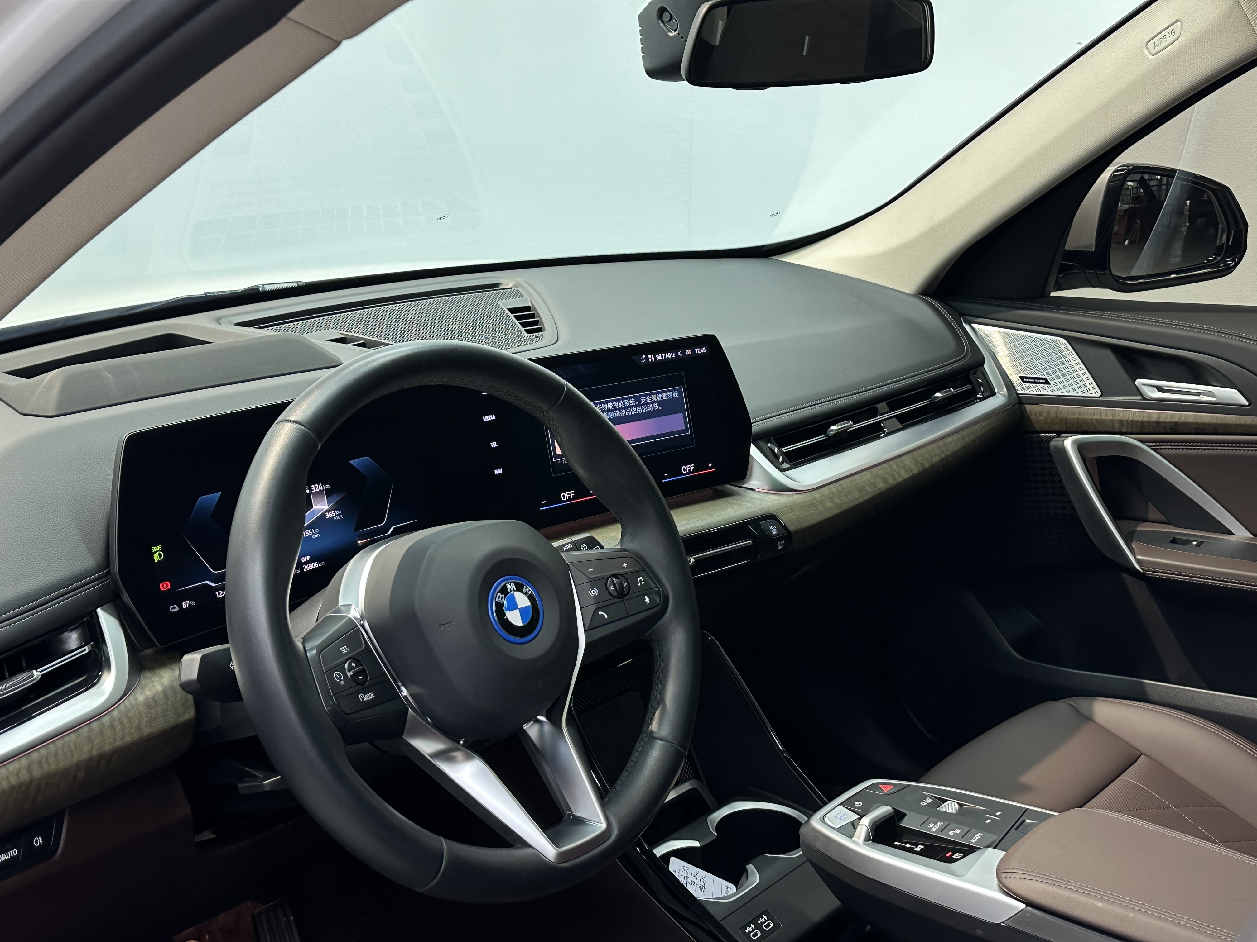 BMW iX1 2025 car image #12