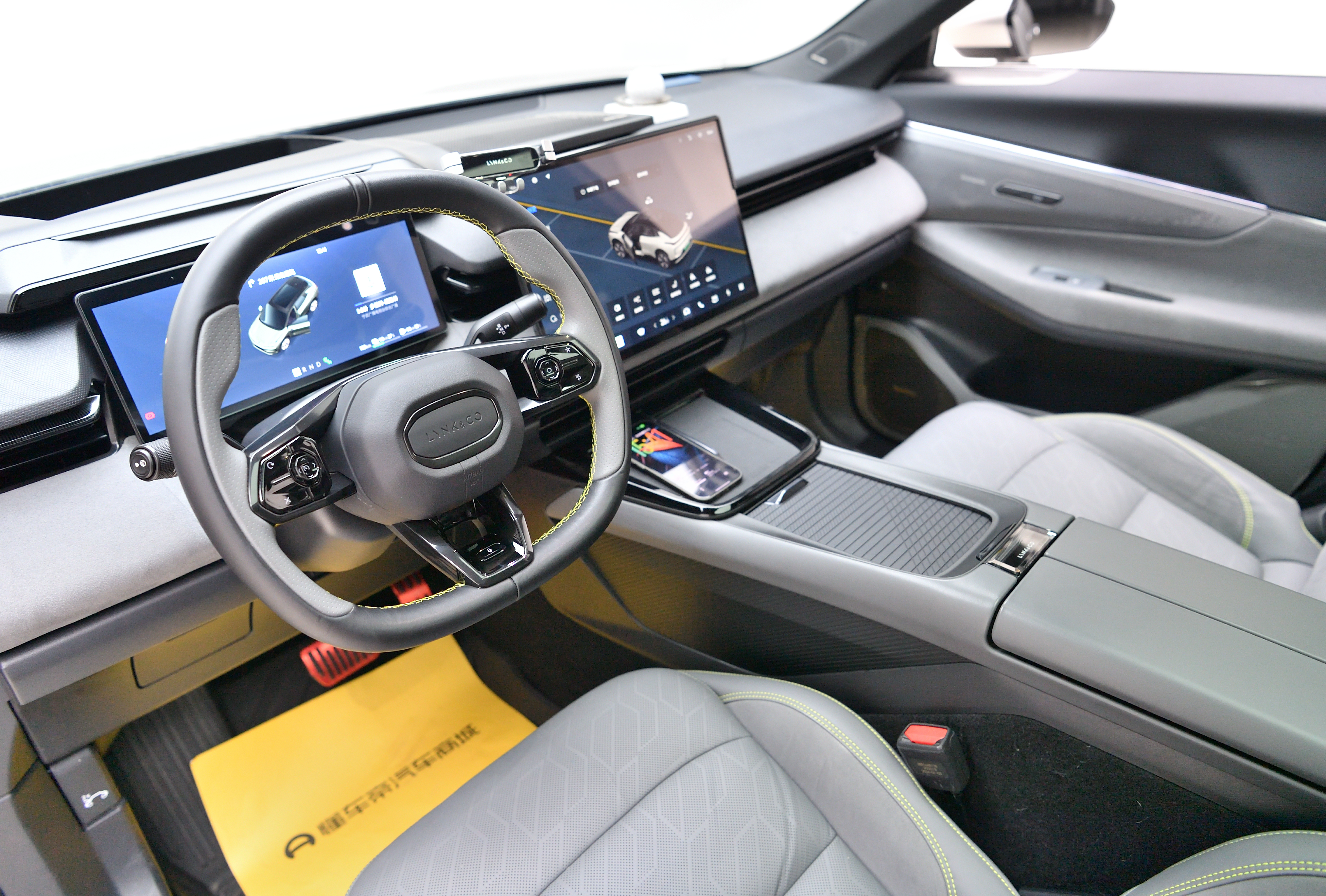 Lynk & Co 08 EM-P 2024 car image #12