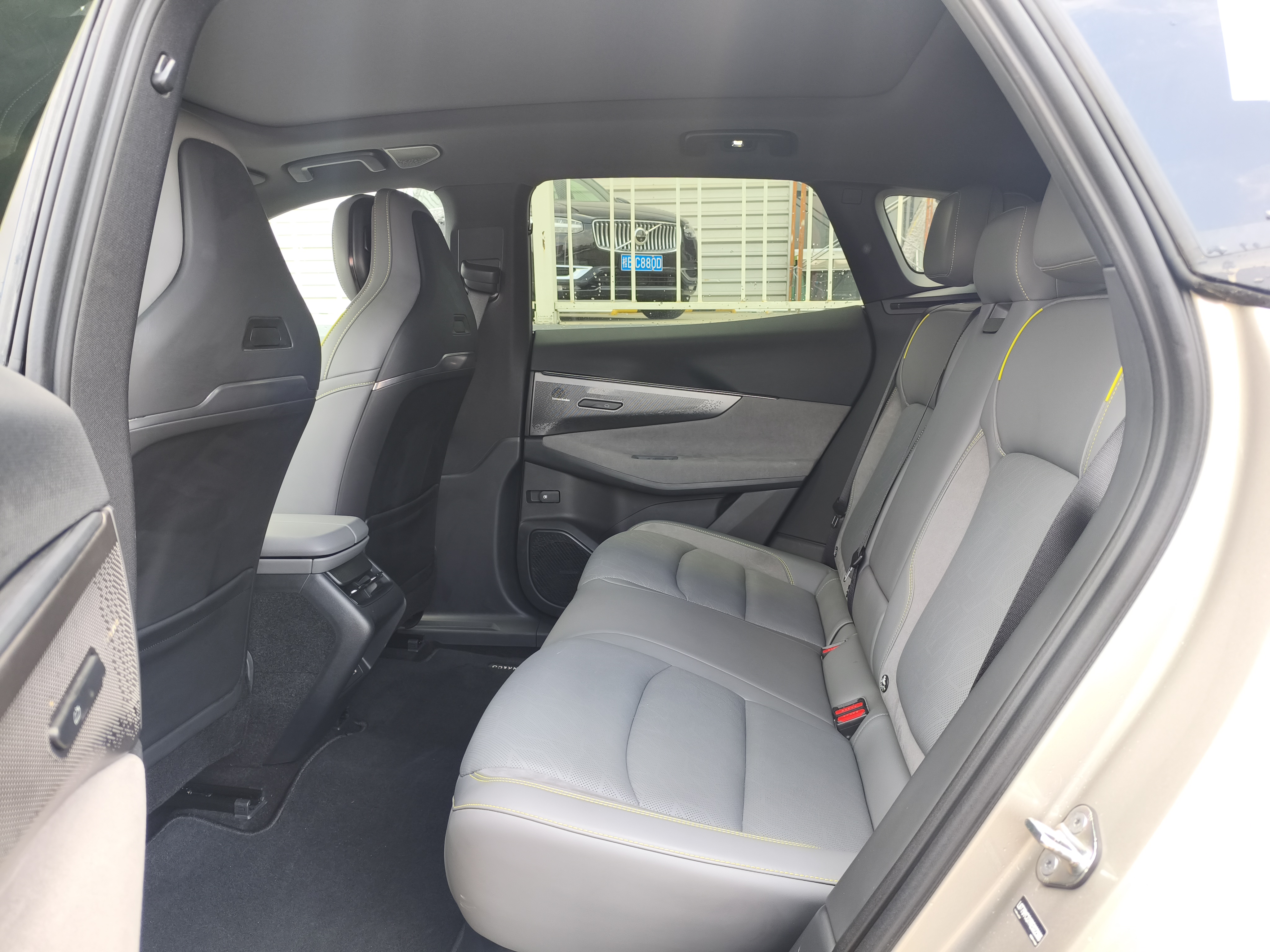 Lynk & Co 08 EM-P 2024 car image #12
