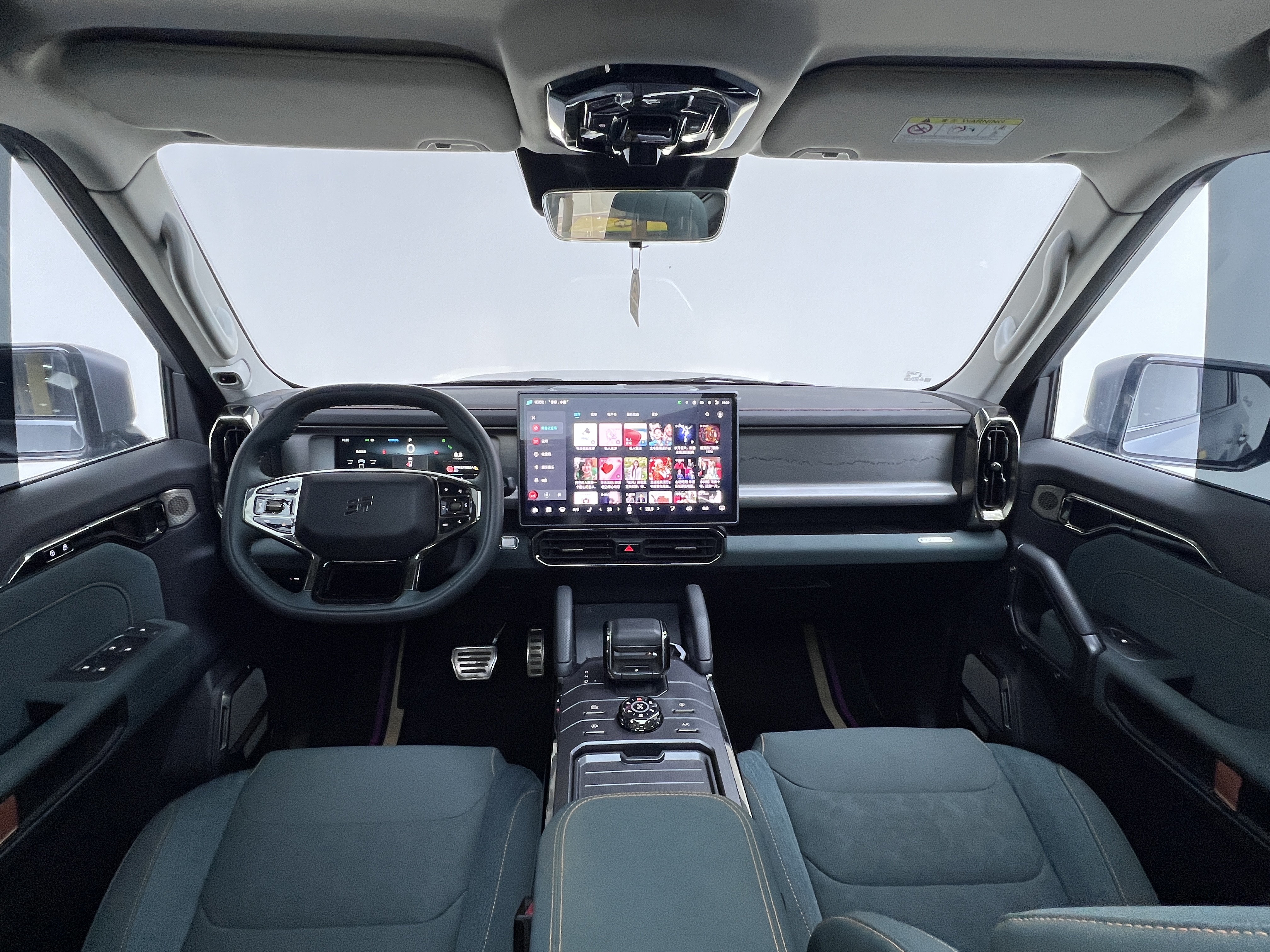 Jetour Traveller 2023 car image #12