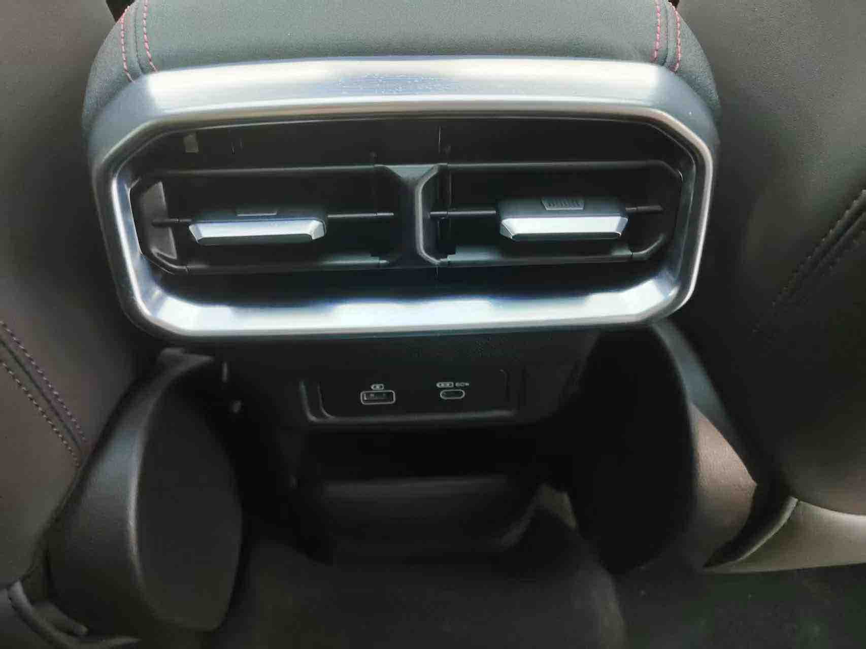Jetour Traveller 2023 car image #12