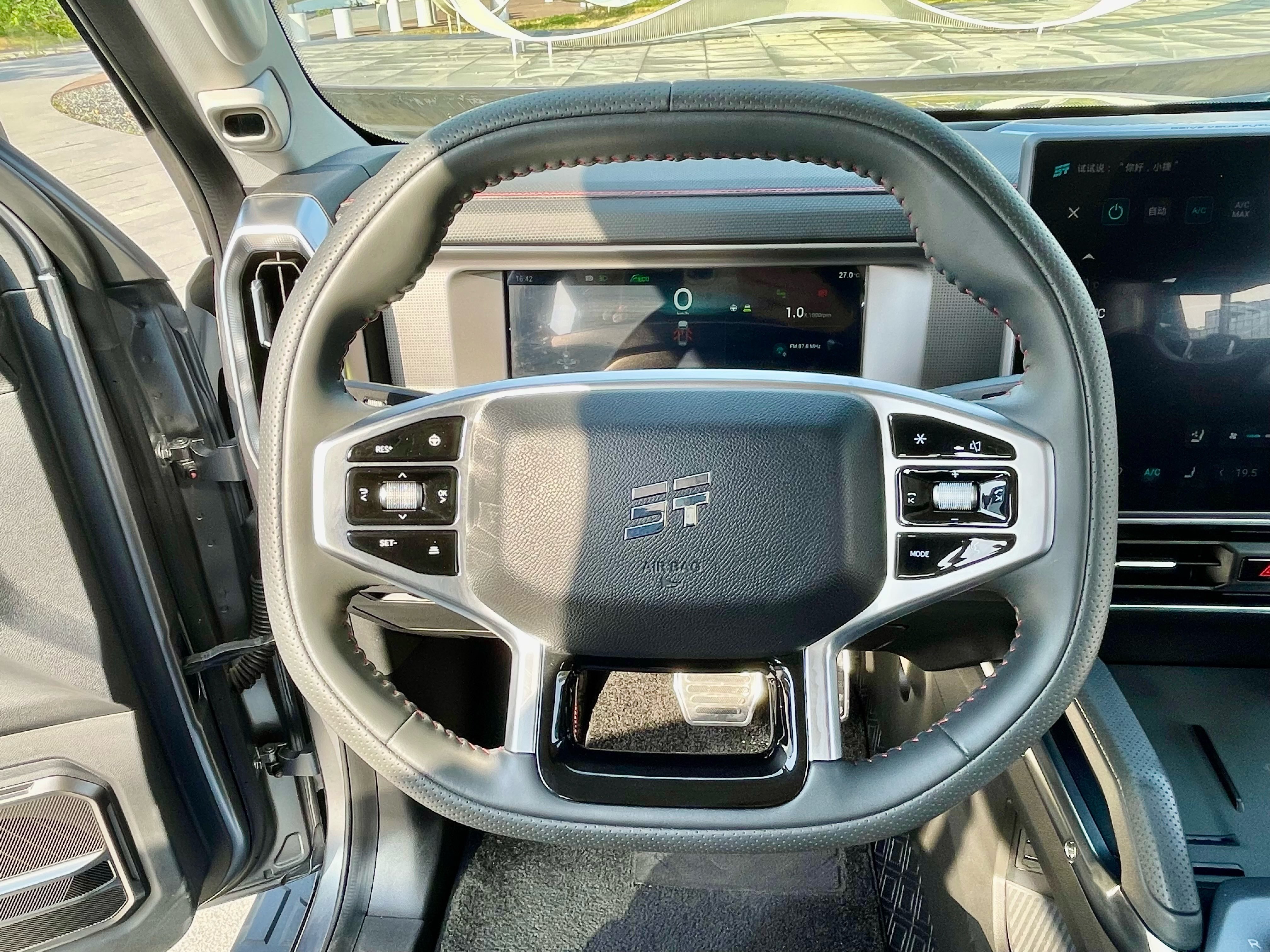 Jetour Traveller 2023 car image #12