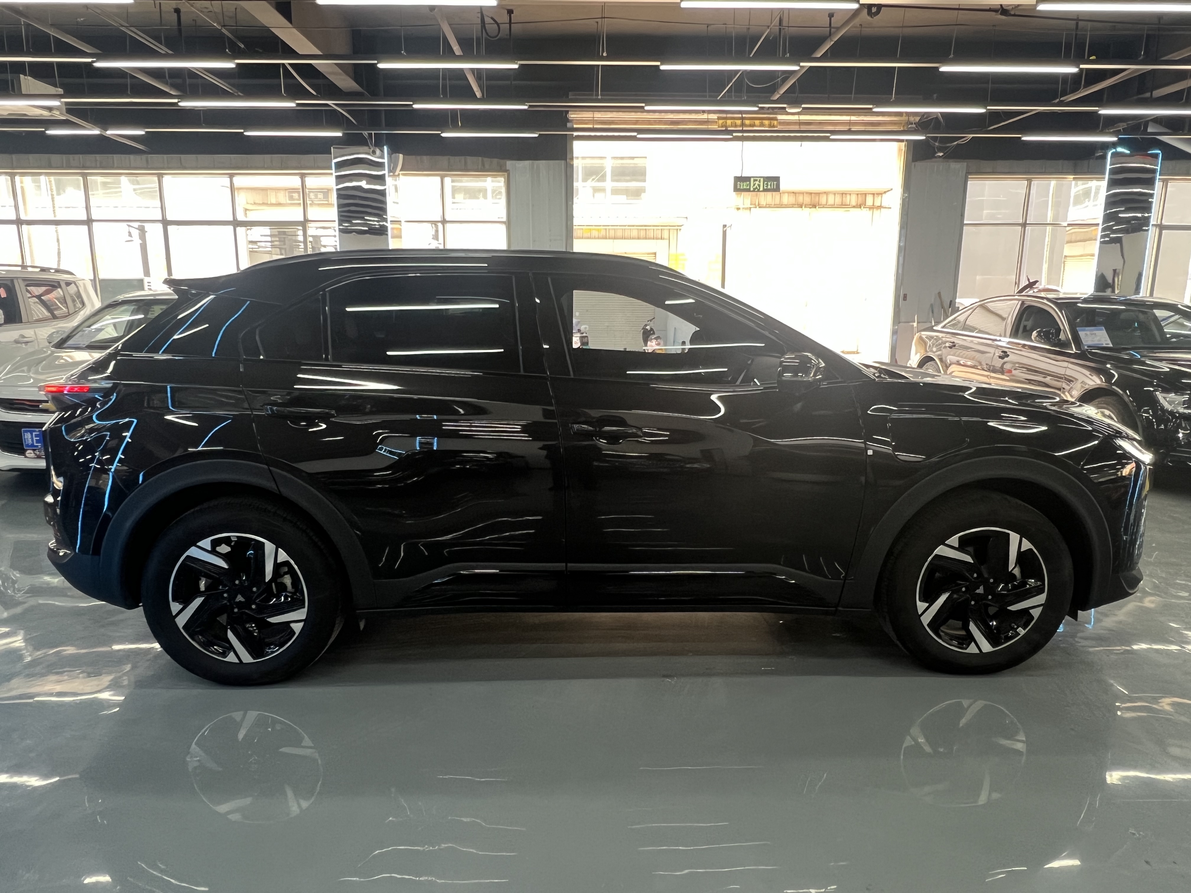 哪吒汽车 哪吒X 2024 汽车图片 #12