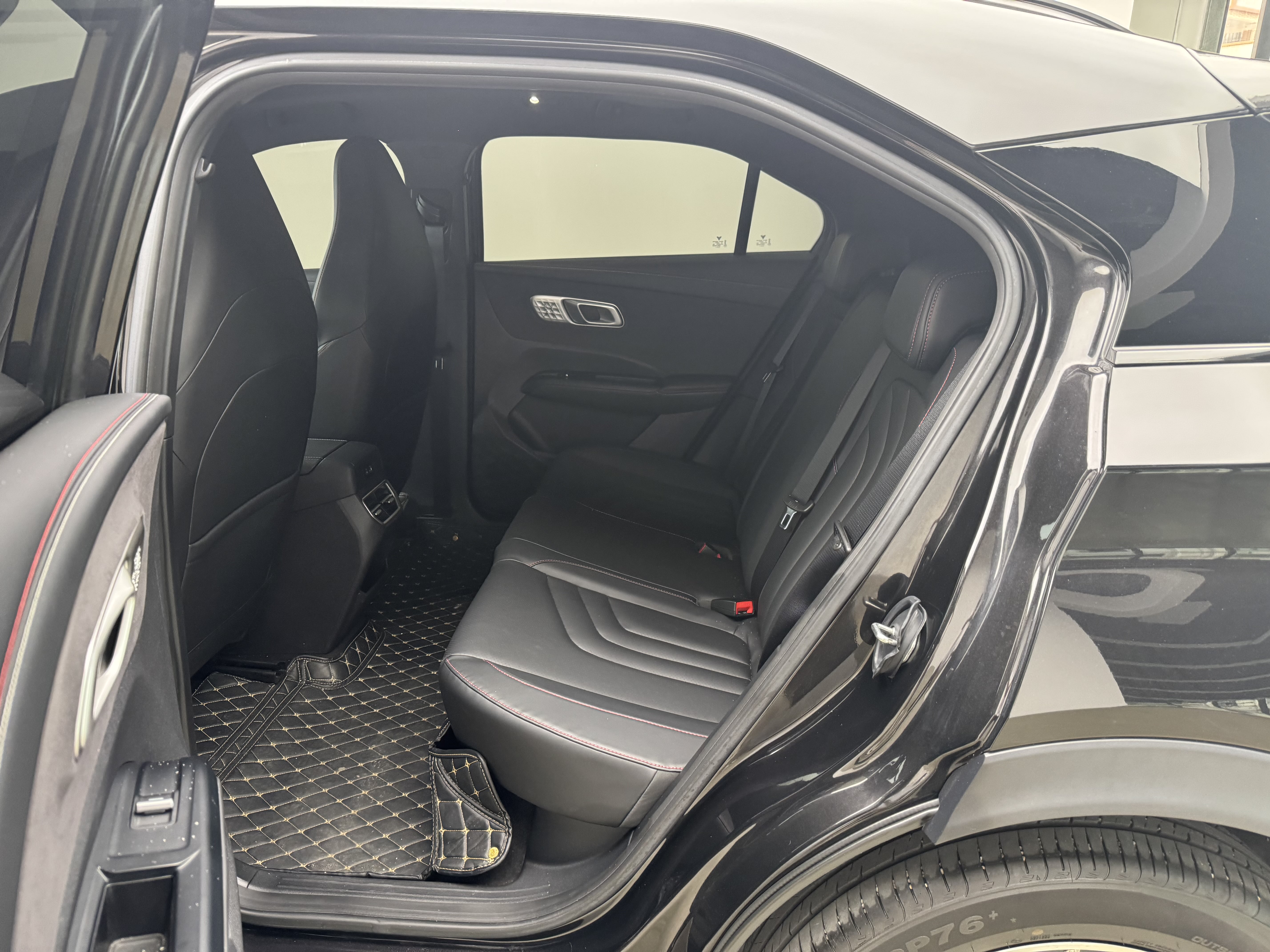 哪吒汽车 哪吒X 2023 汽车图片 #12