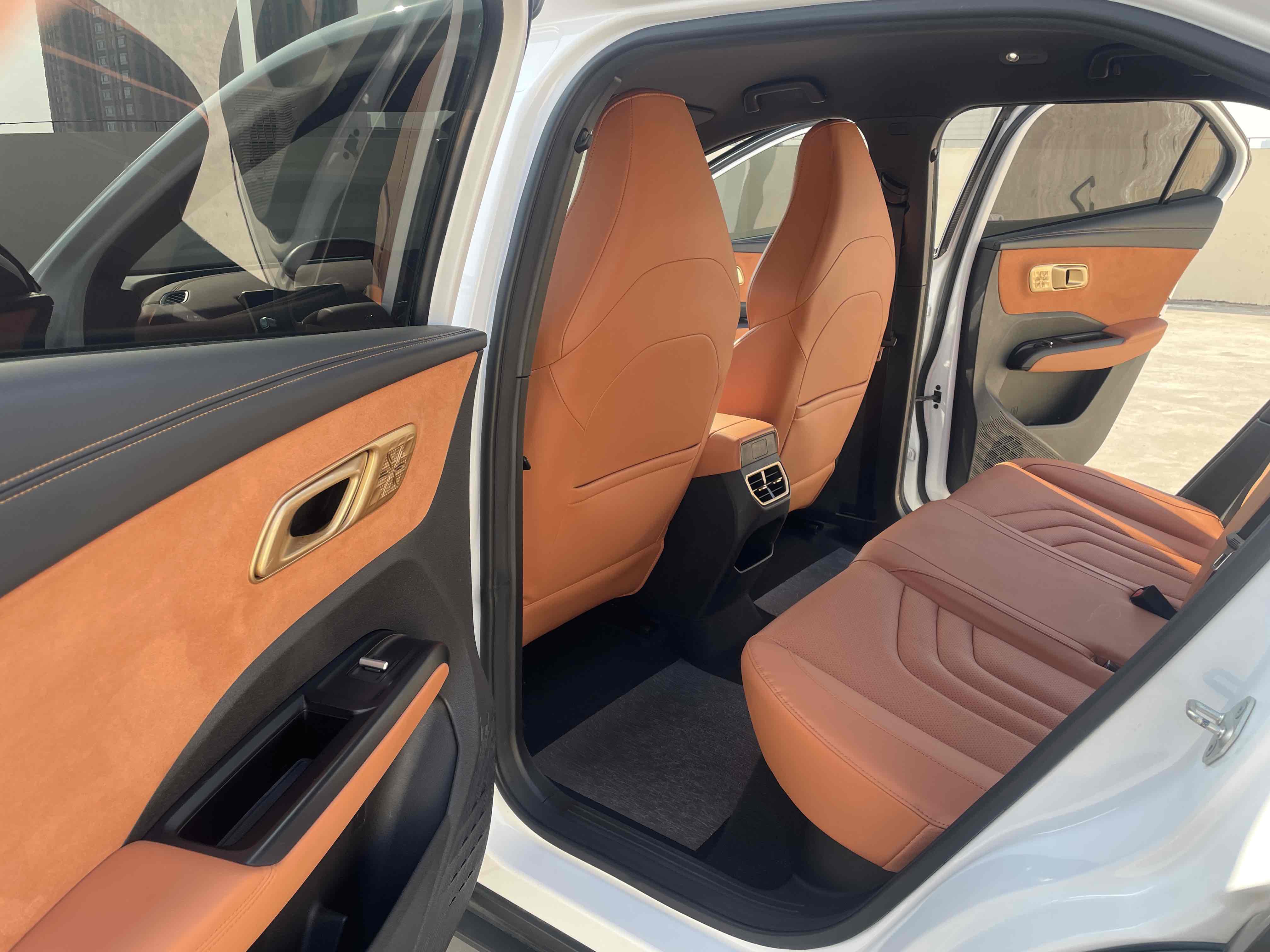 哪吒汽车 哪吒X 2024 汽车图片 #12