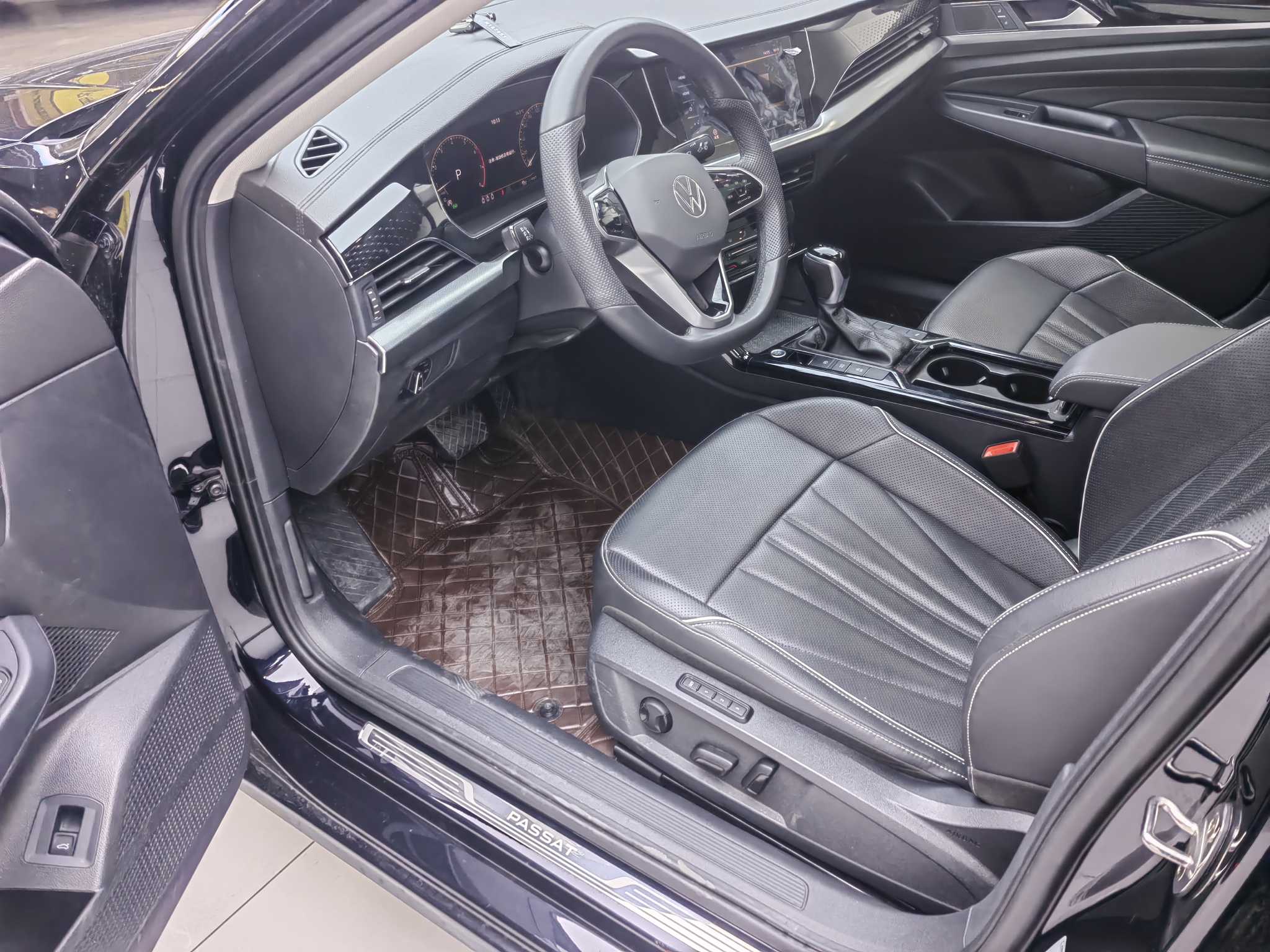 Volkswagen Passat 2023 car image #12