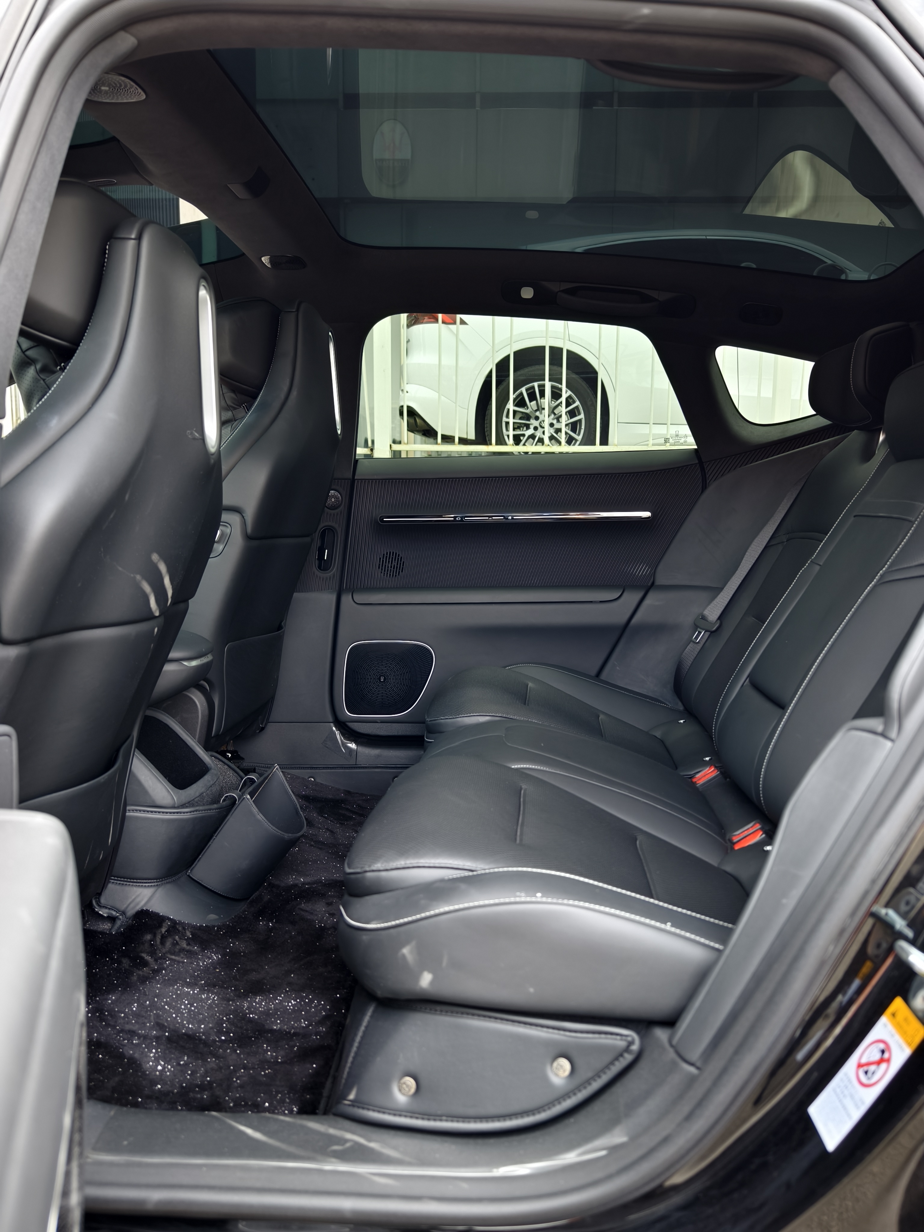 Avatr 12 2024 car image #12