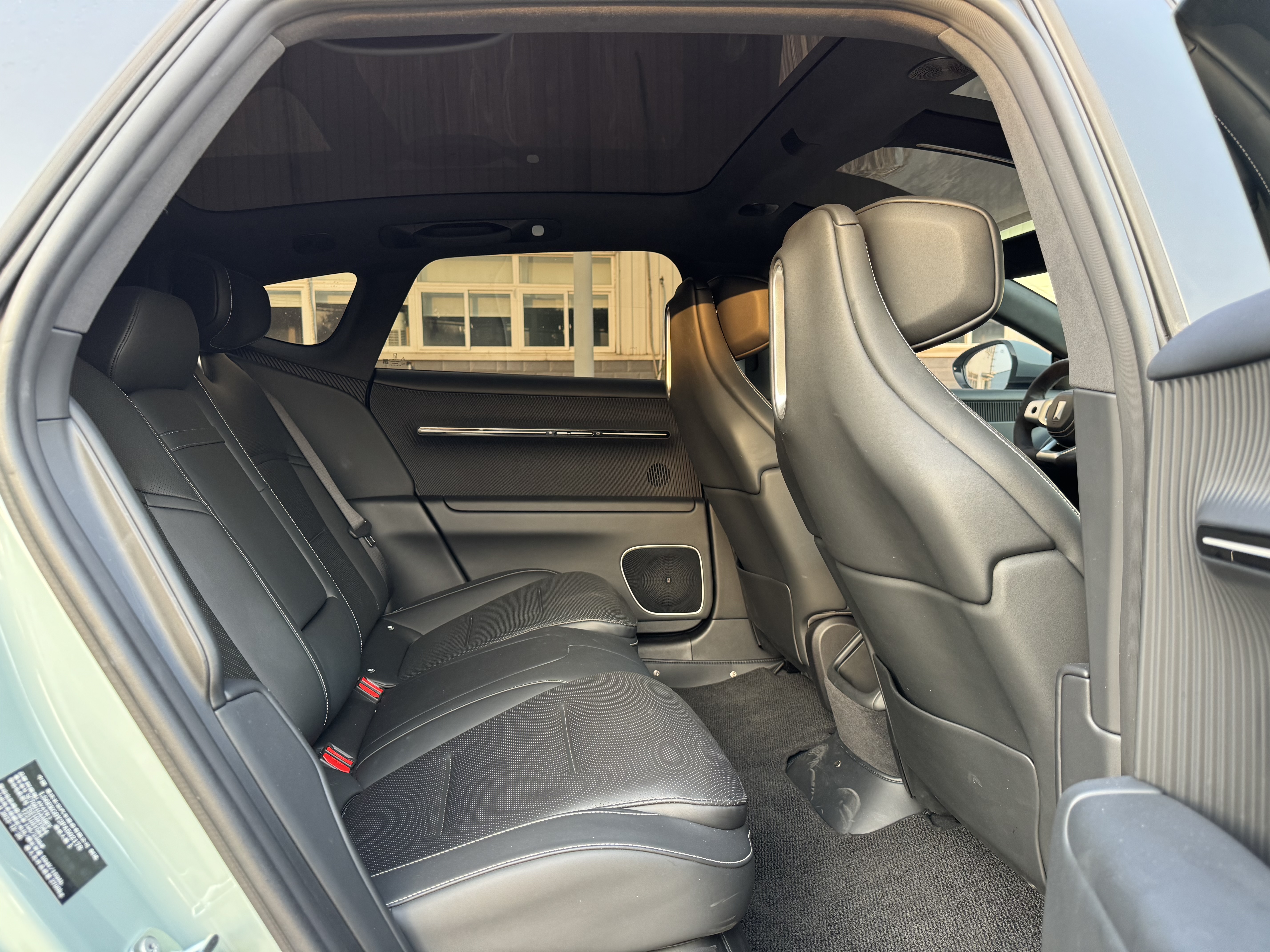 Avatr 12 2024 car image #12
