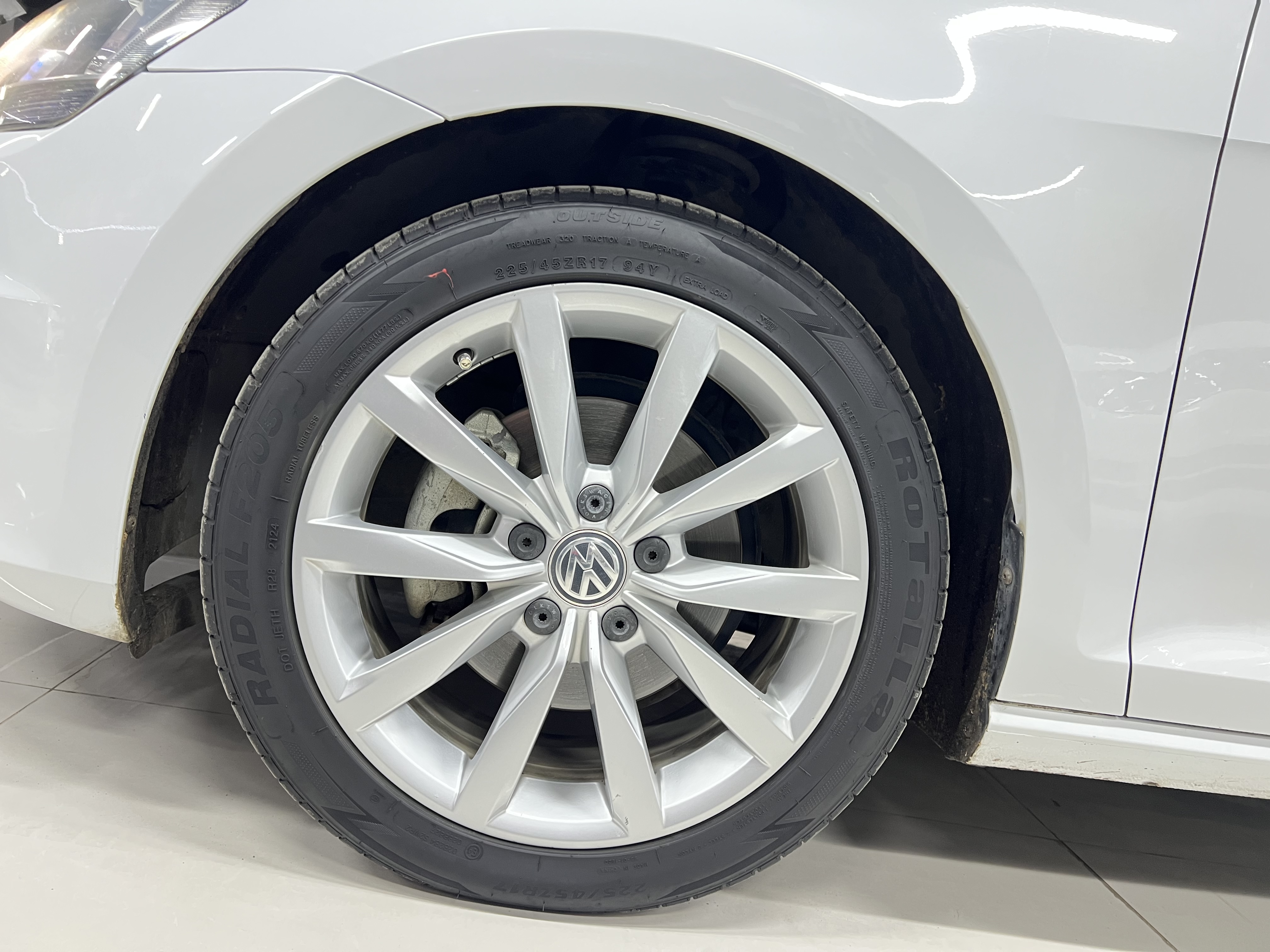 Volkswagen Golf 2015 car image #12