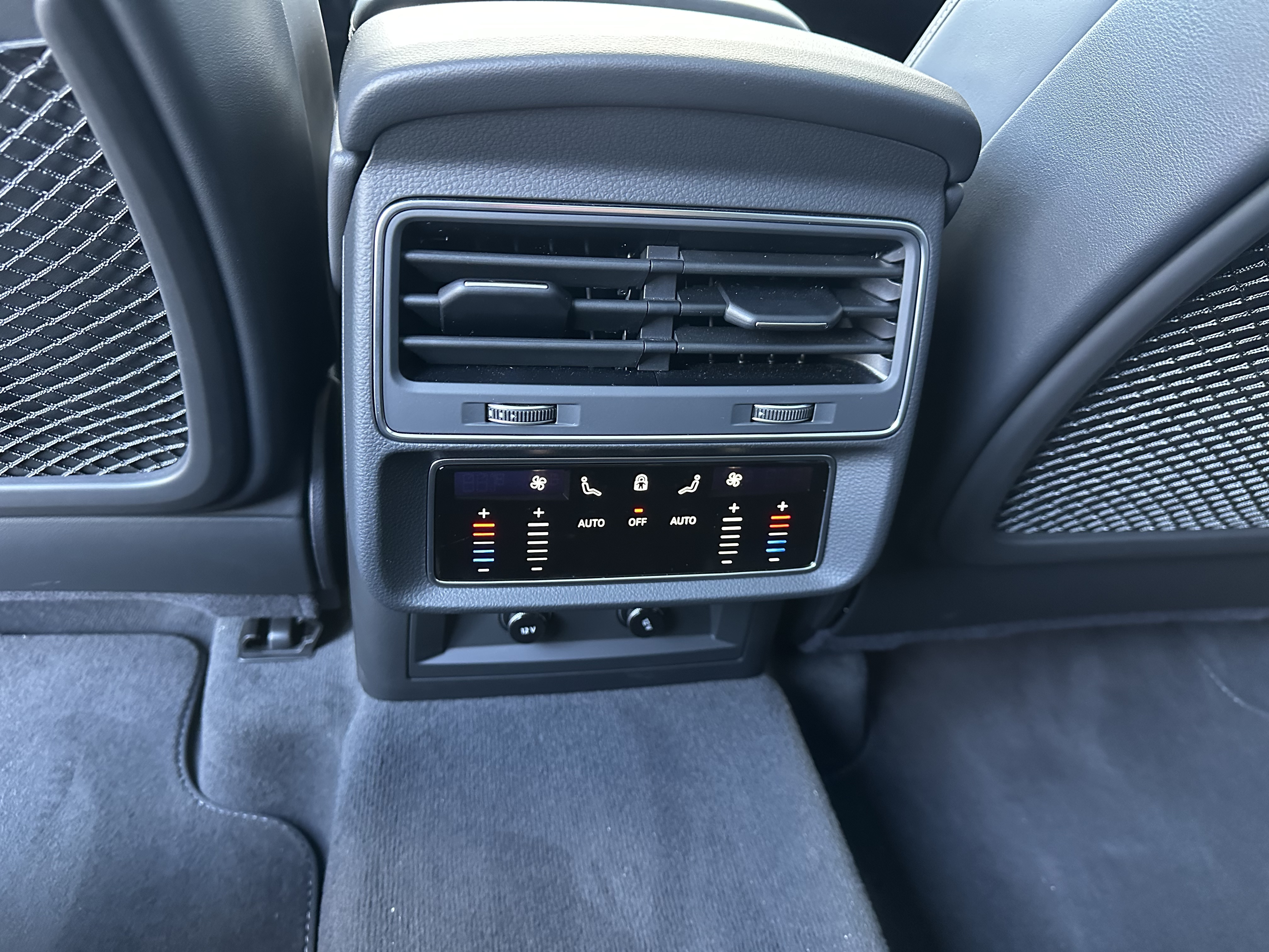 Audi SQ7 2024 immagine di auto #12