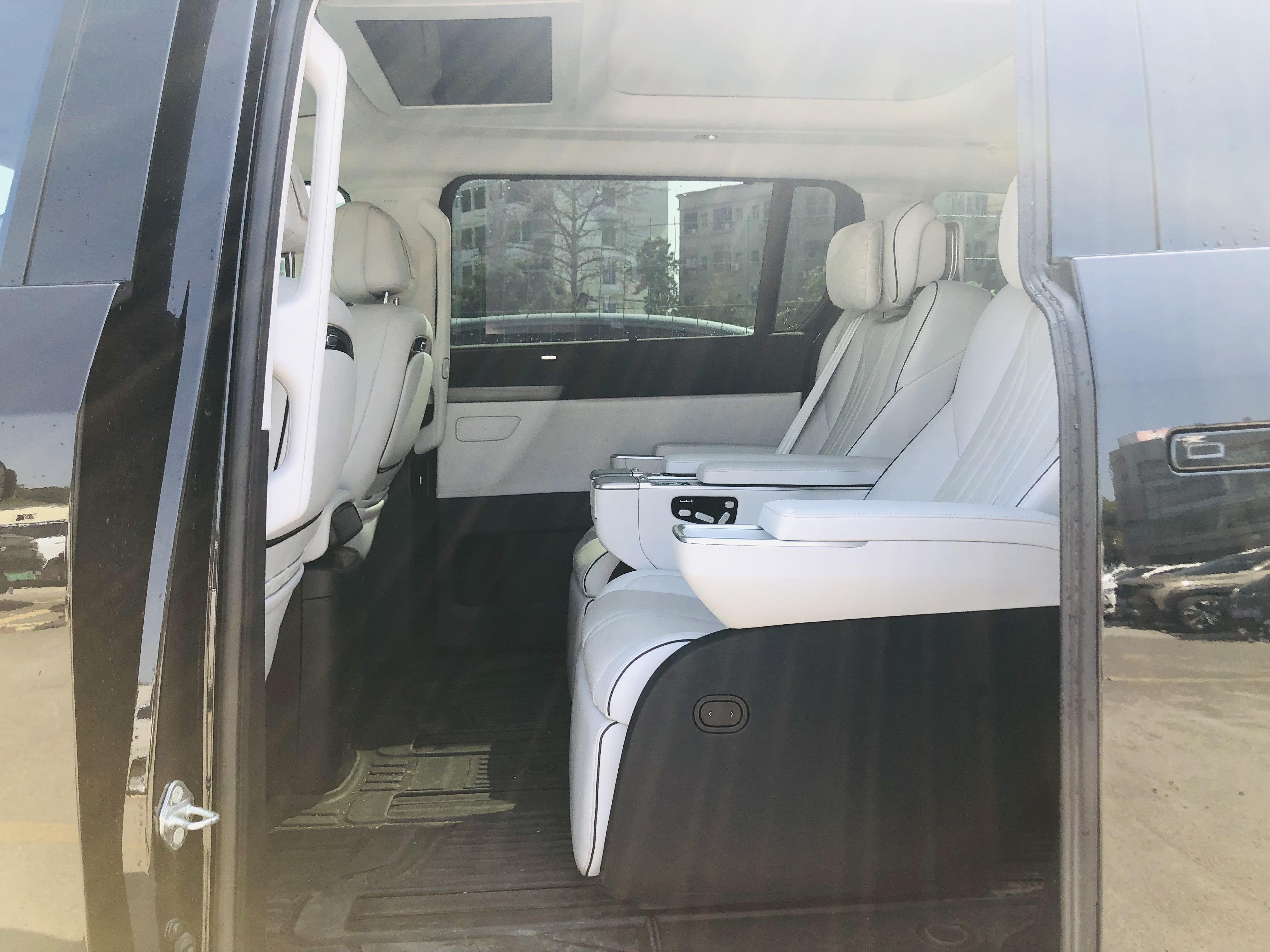 Xpeng X9 2025 изображение автомобиля #12