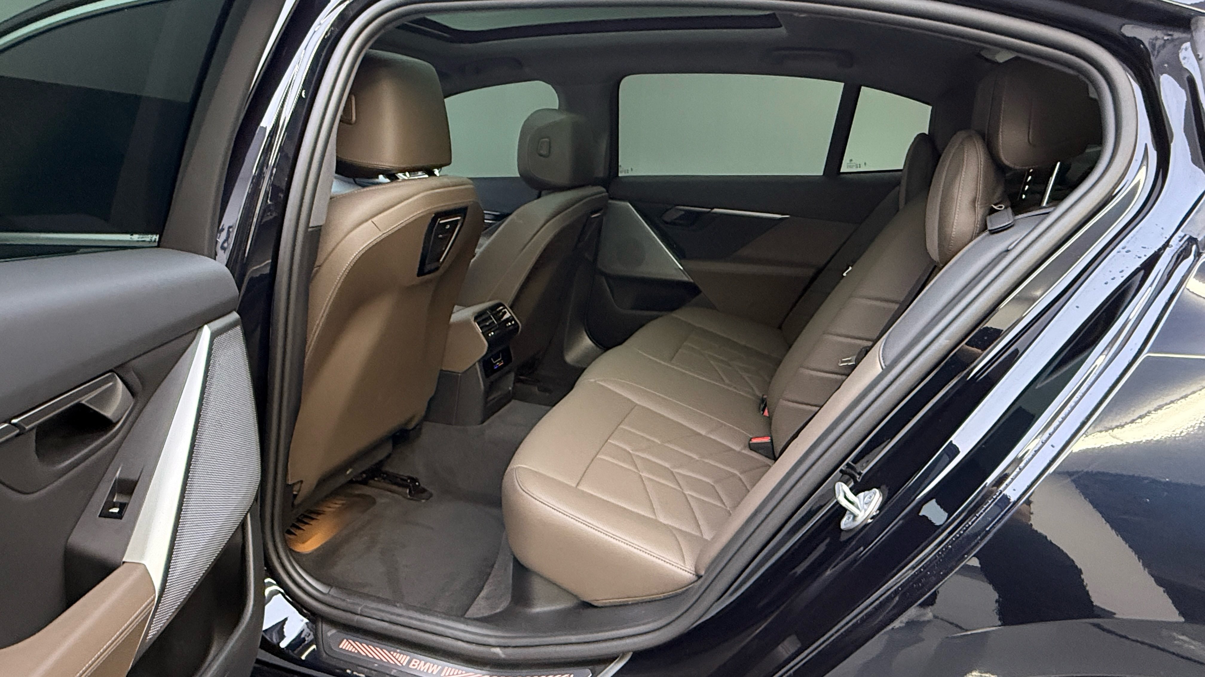 BMW i5 2024 car image #12