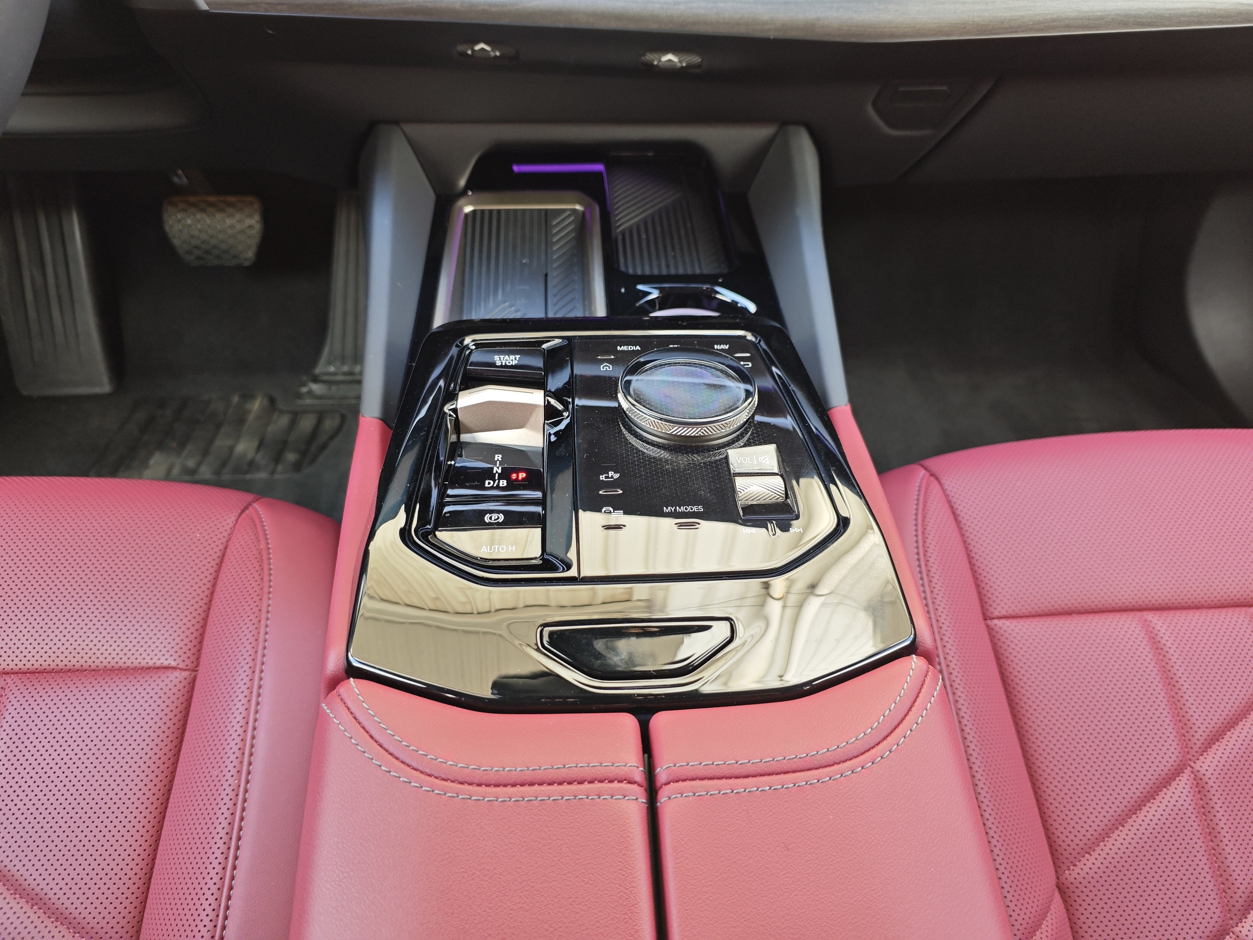 BMW i5 M60 2024 صورة سيارة #12