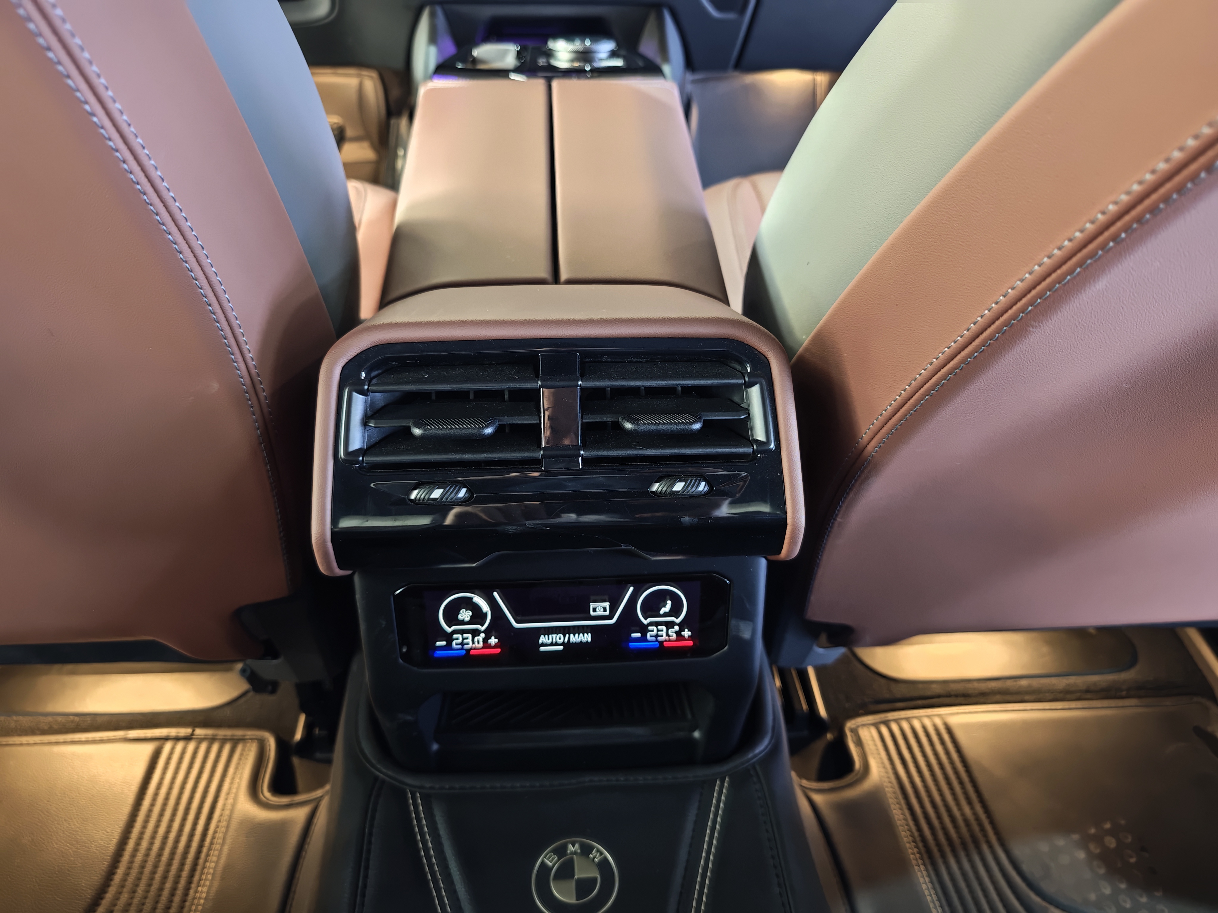 BMW i5 2025 car image #12