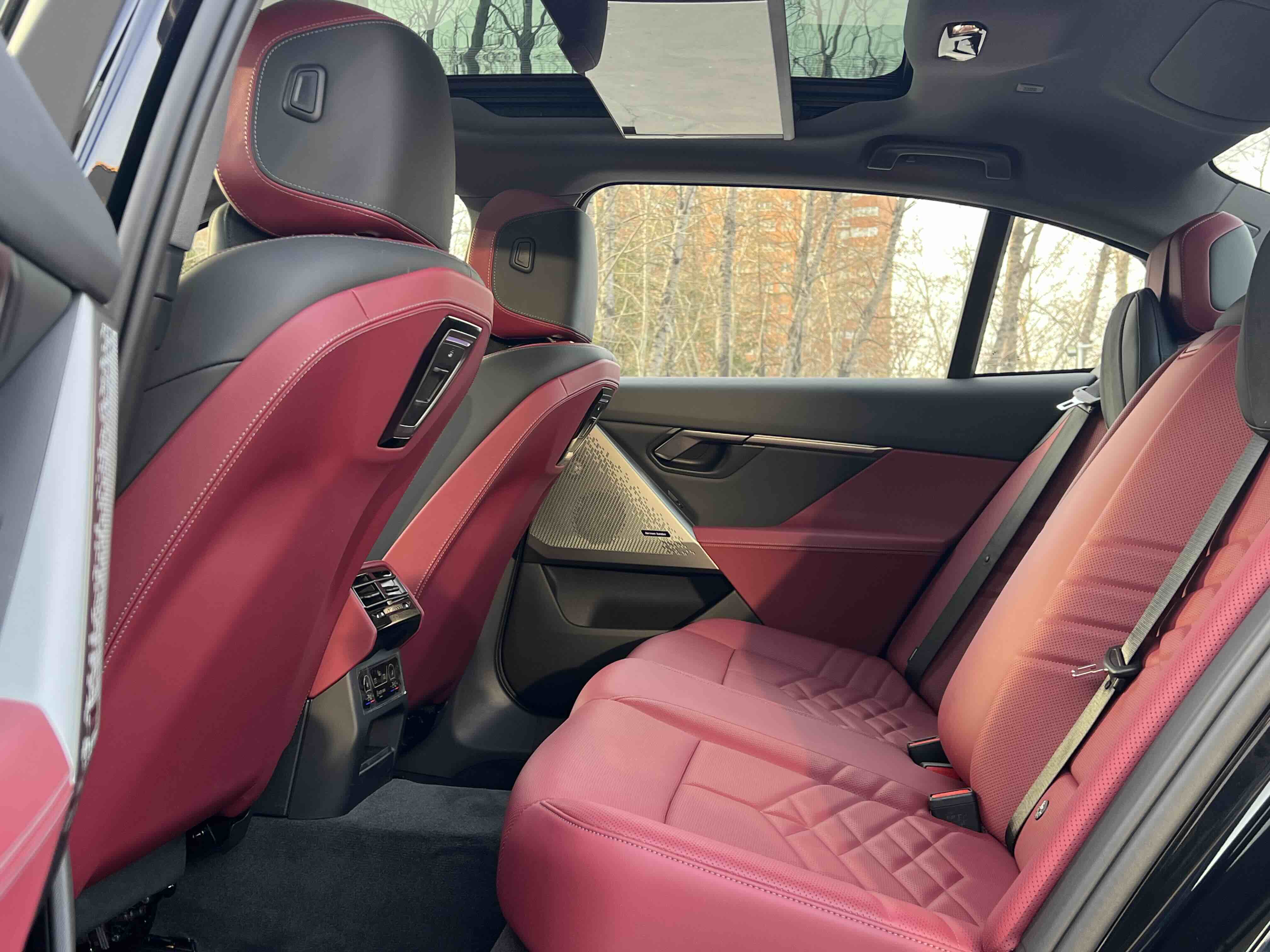 BMW i5 2025 car image #12