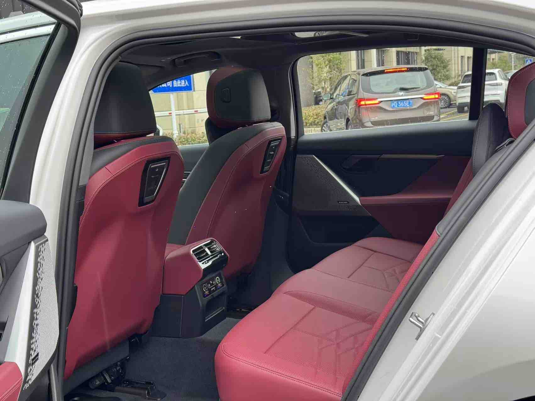 BMW i5 2025 immagine di auto #12