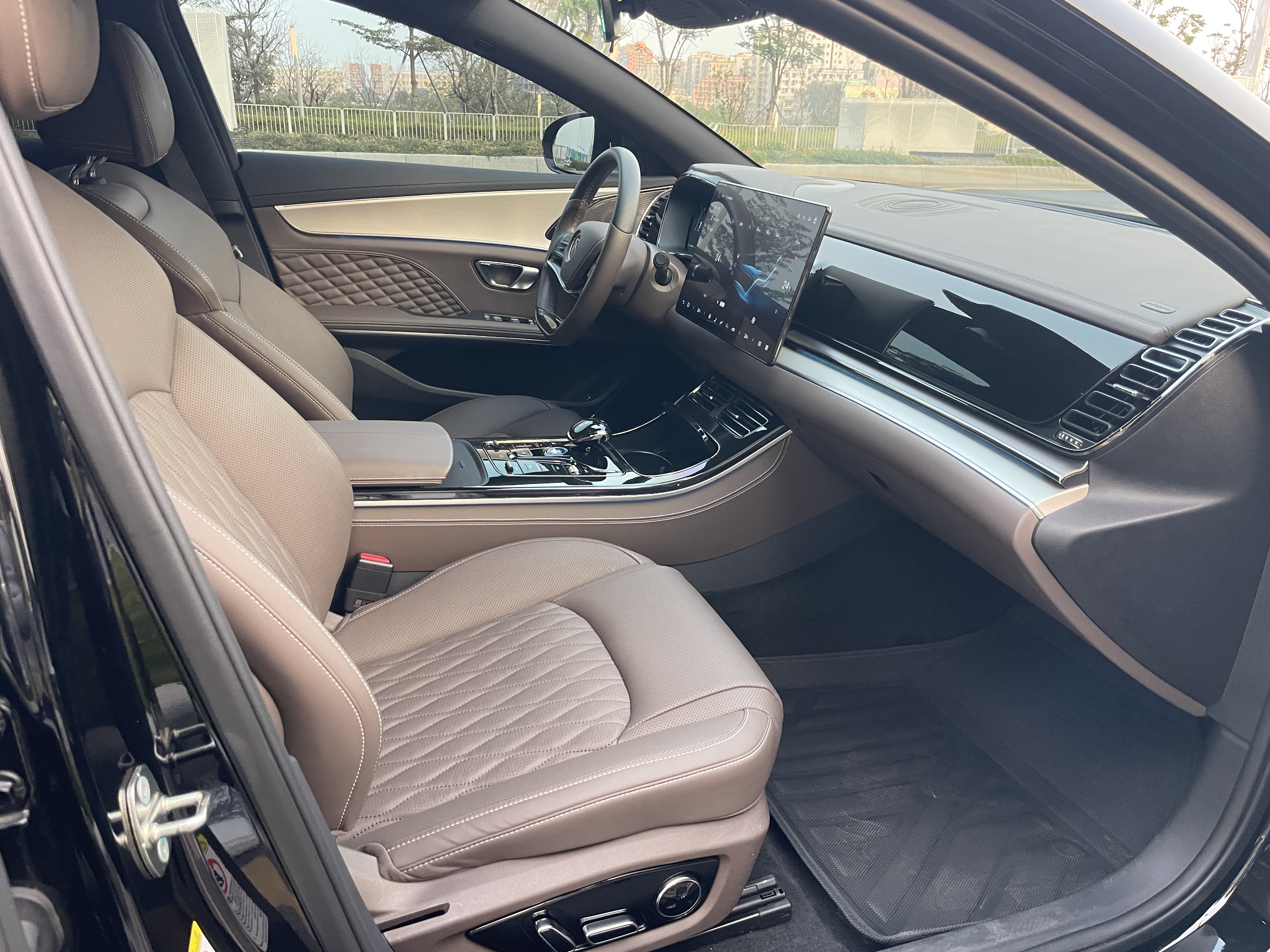 BYD Han 2024 car image #12
